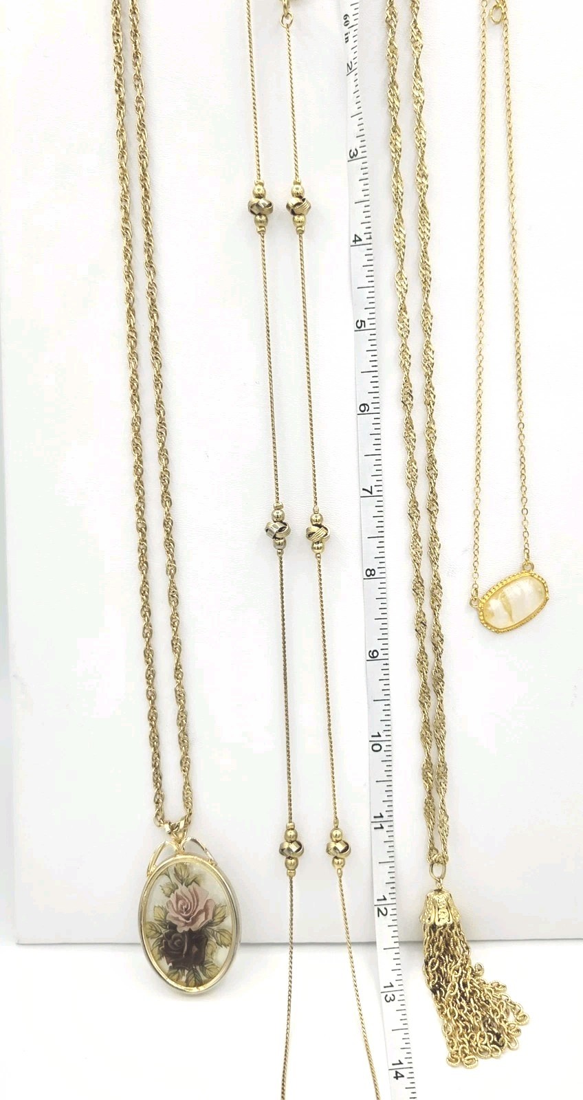 Lot 4 Necklaces W Pendants & Accents Goldtone 18- 32″ Lengths & AKI. 0313
