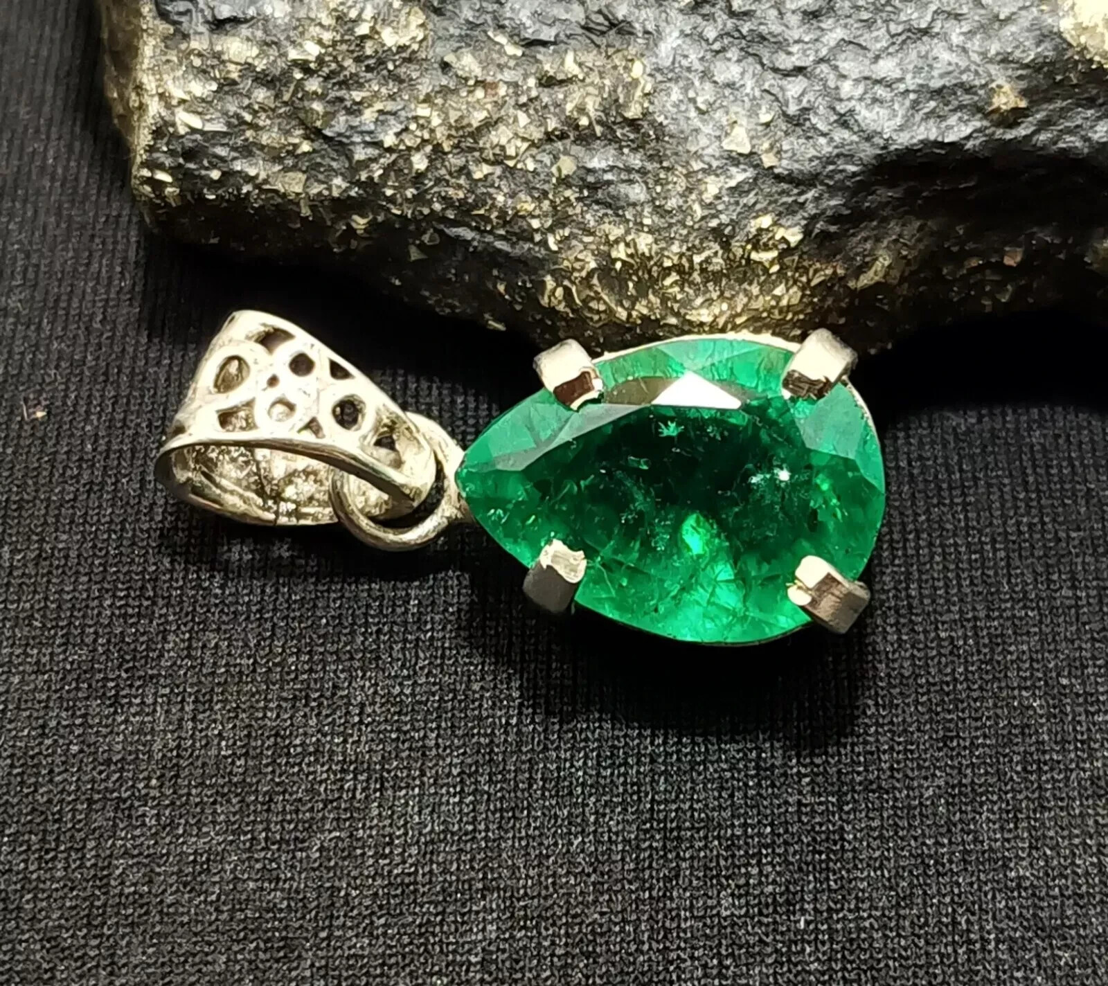 Certified 23.60 Ct Natural Emerald 925 Solid Silver Pear Cut Pendant Gemstone