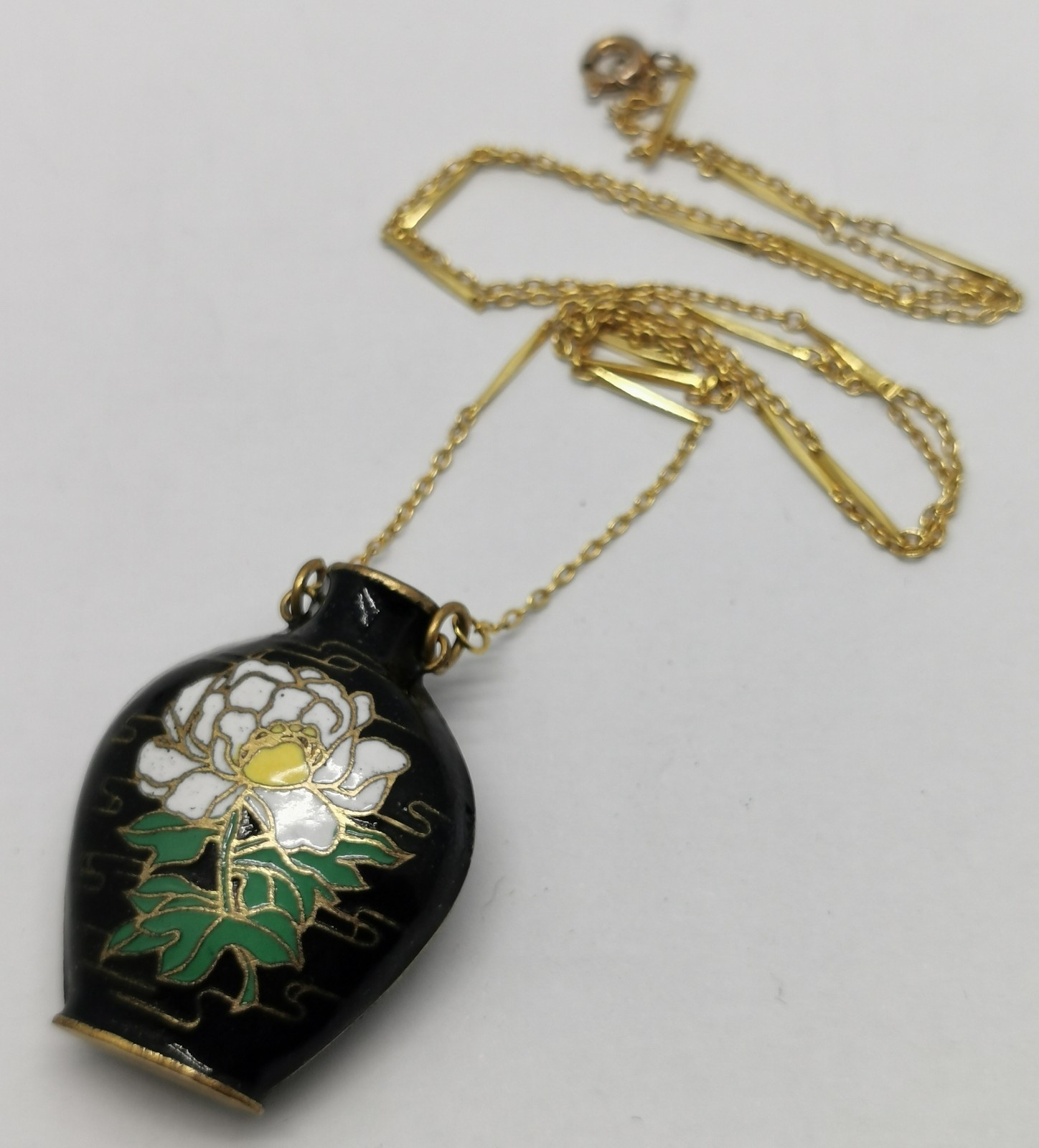 Vtg 1980s Chinese Black Enamel Flower Filigree Vase Urn Pendant Necklace Chain
