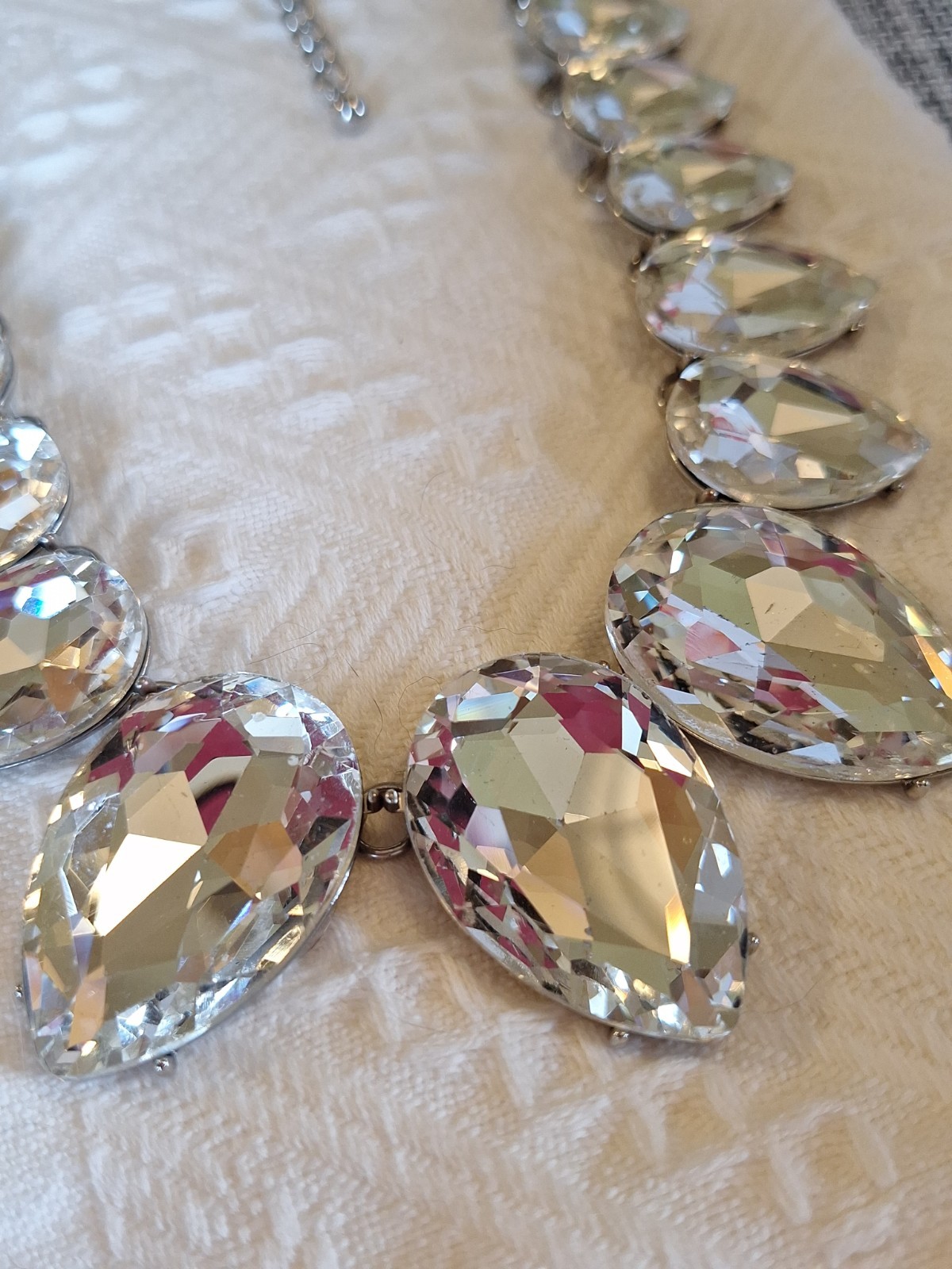 Chunky Clear Faceted Teardrop Crystal & Silvertone Chain Link Necklace 20″+ Glam