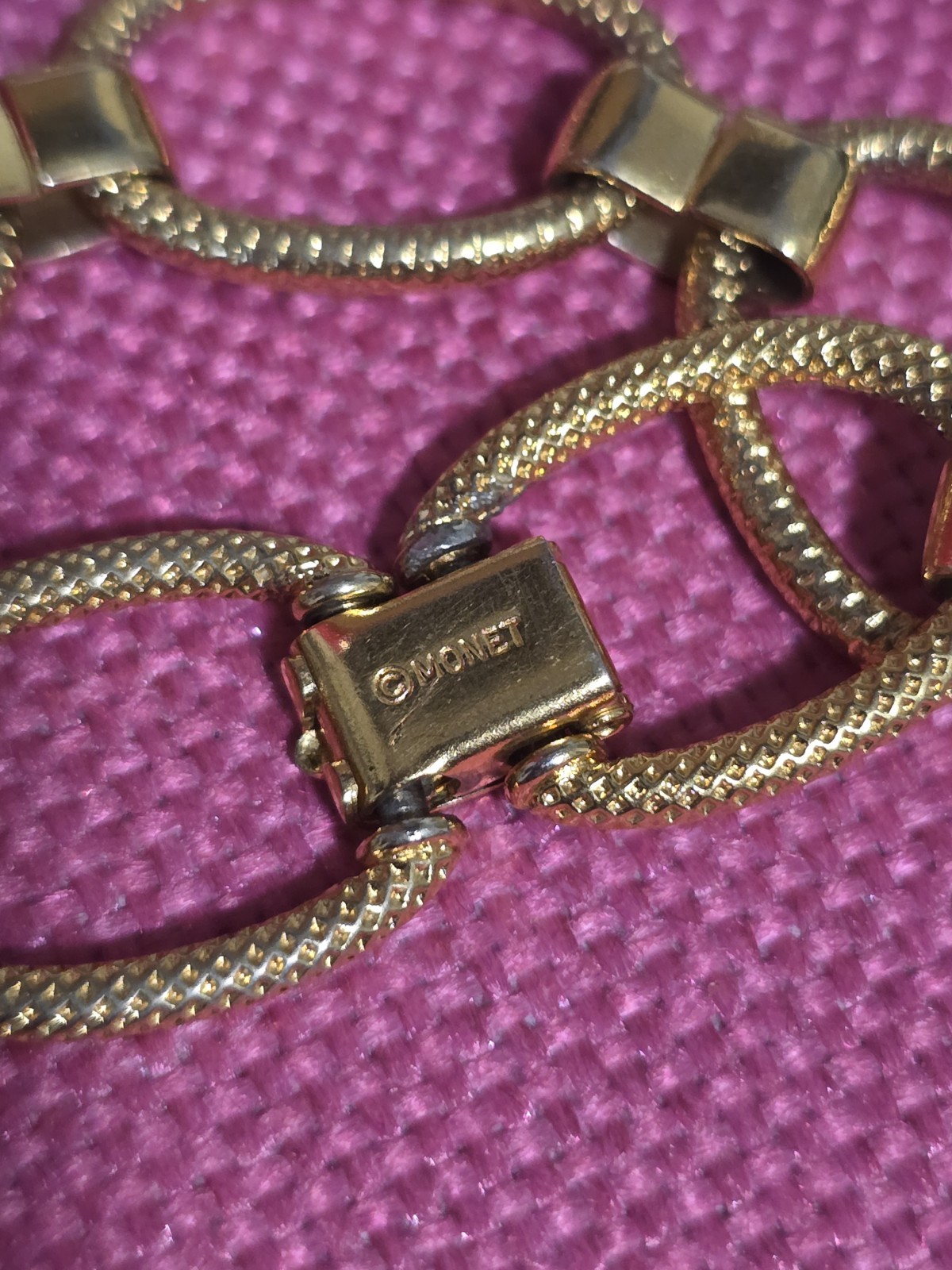Monet Signed Gold Tone Metal Oval Link Chain Necklace Box Closure