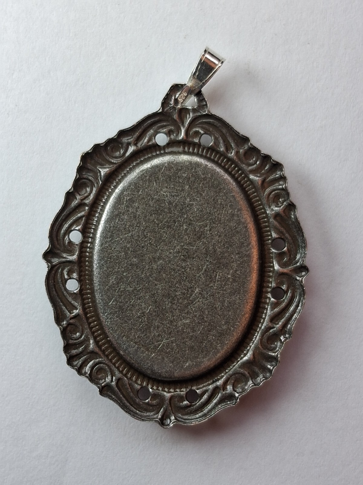 Gothic-Style 1½” X 1¼” Abraham Lincoln Cameo Pendant, Sterling .925 Hoop