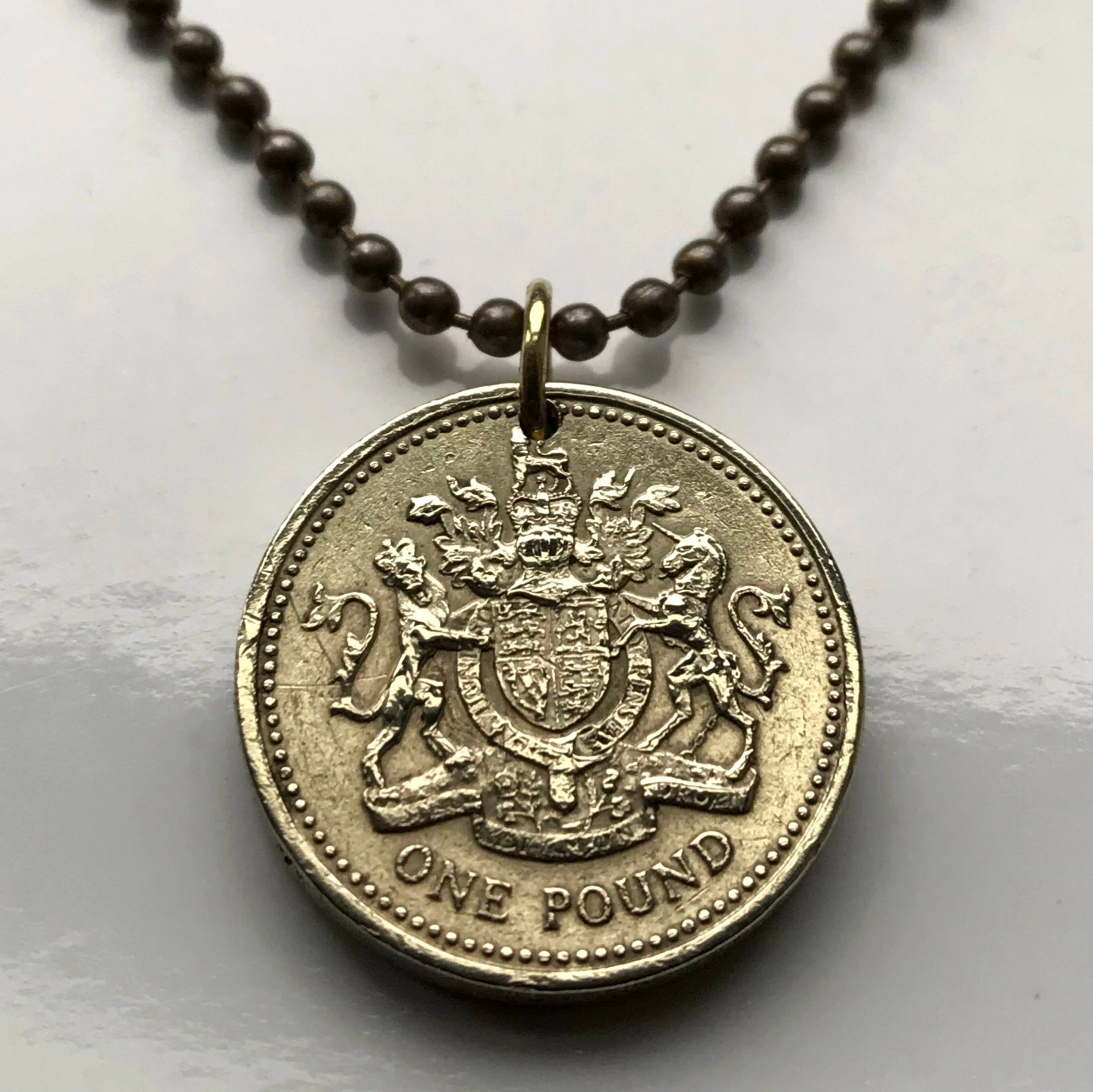 1983 United Kingdom Pound coin pendant British arms lion unicorn London 001683
