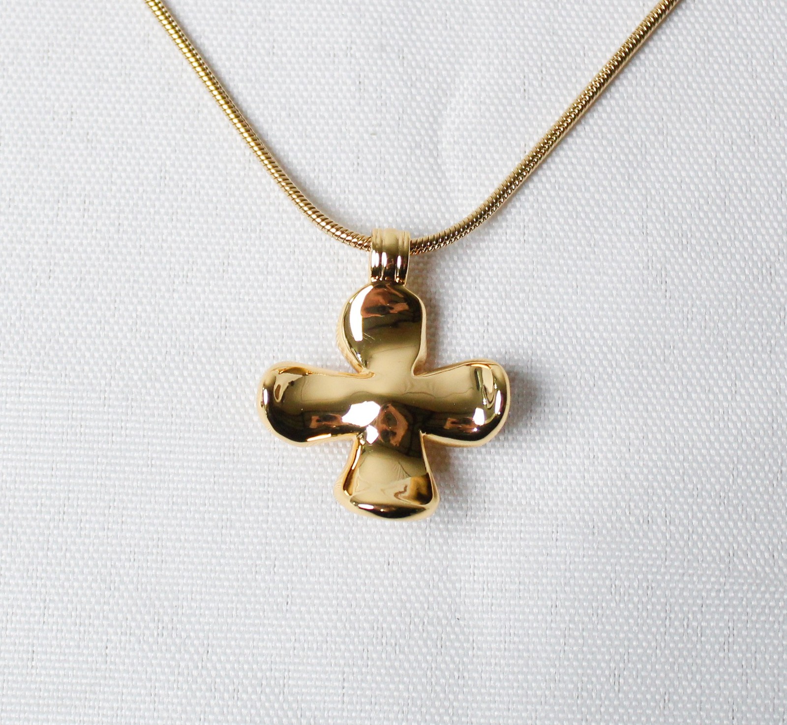 en route Women’s Cruz Flor Pendant Necklace SV3 18k Gold-Plated Length 15.75″