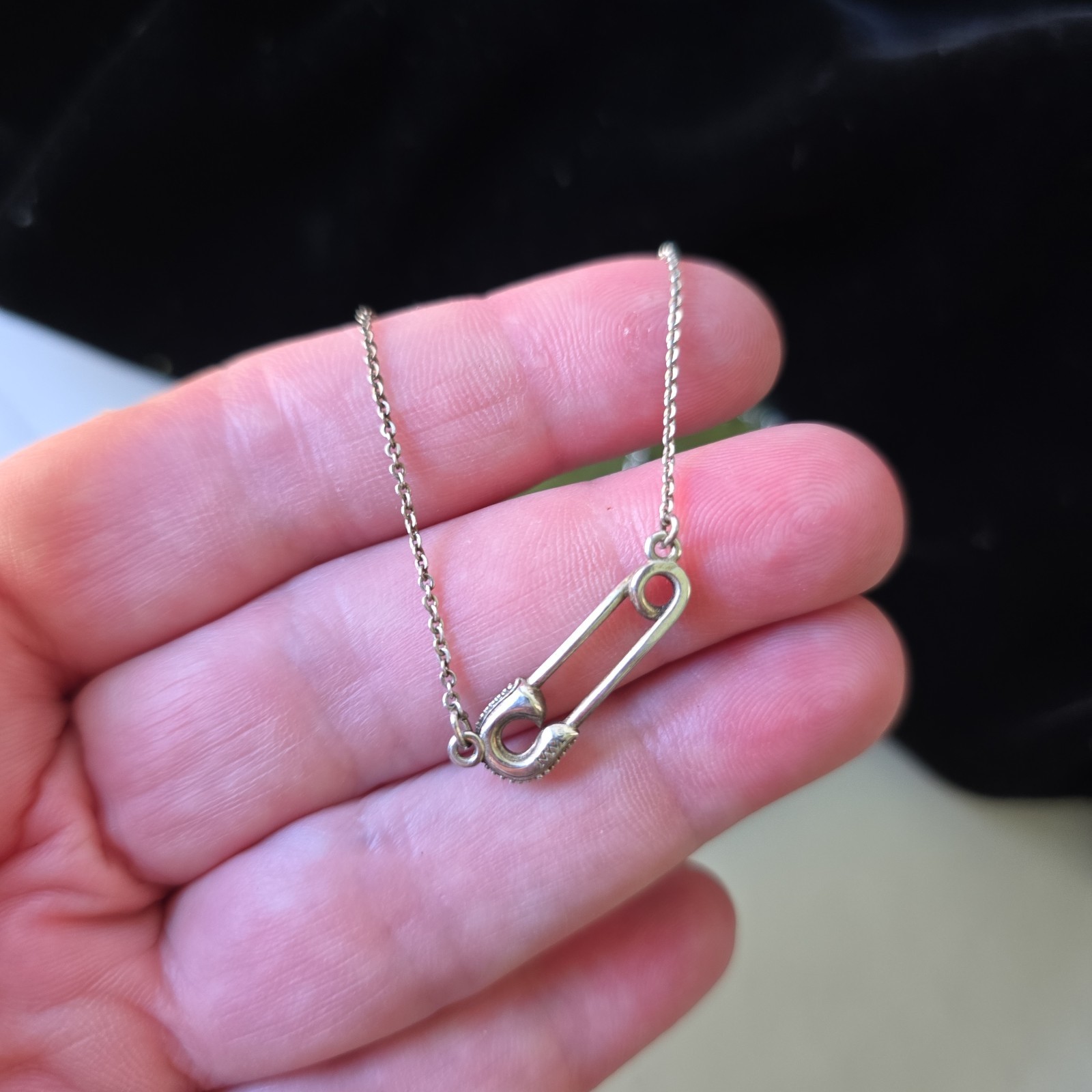 Melinda Maria Safety Pin Pendant Chain Necklace Signed MM 19″L