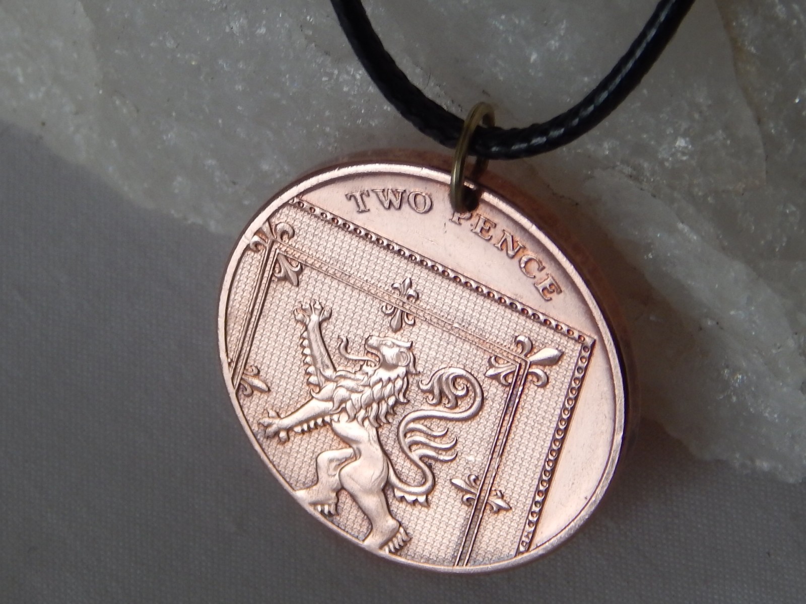 2014 Britain 2 Pence Coin Pendant Necklace Lion #523