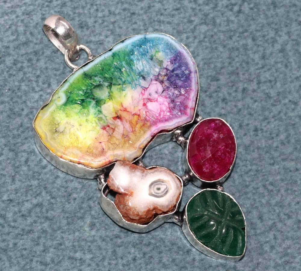 Exclusive Rainbow Solar Quartz Simulated Emerald Pendant 2.5″ Fashion Sale JW