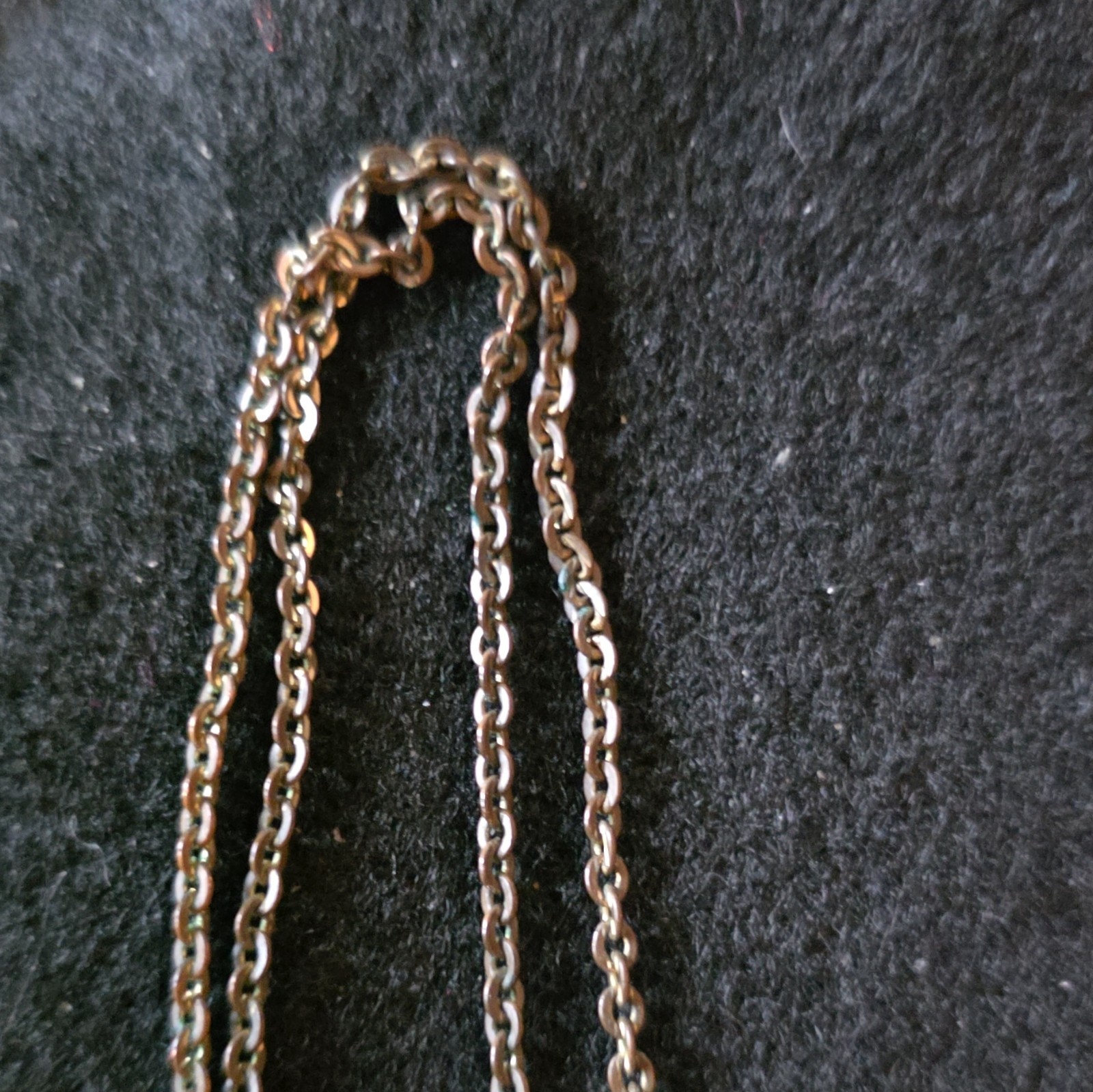 Gold Tone Cable Chain Necklace Triangle Tassel Pendant 23″ Gray Pink