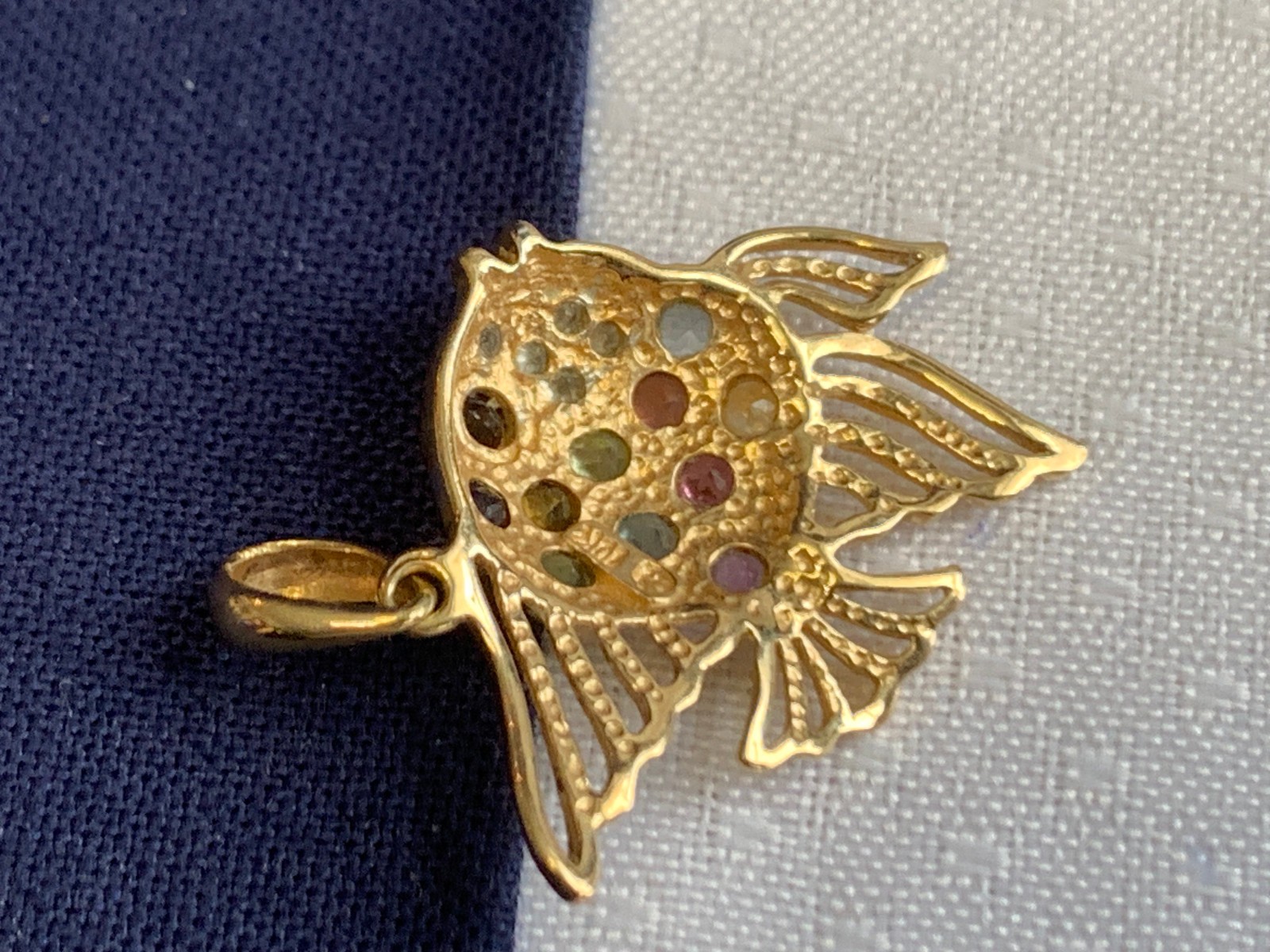 10K Yellow Gold Angel Fish Pendant 1.81g Jewelry Multicolor Stones Charm *READ*