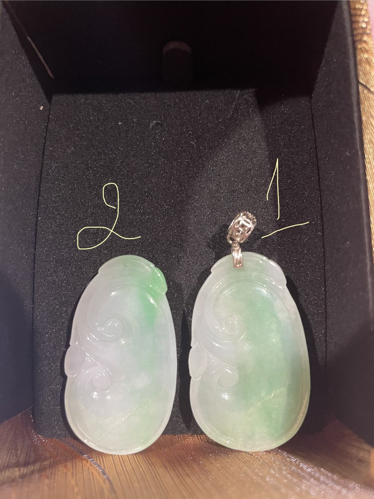 Jade real grade A -Ruyi pendant Drifting Green ( 糯化 如意） 丝绿