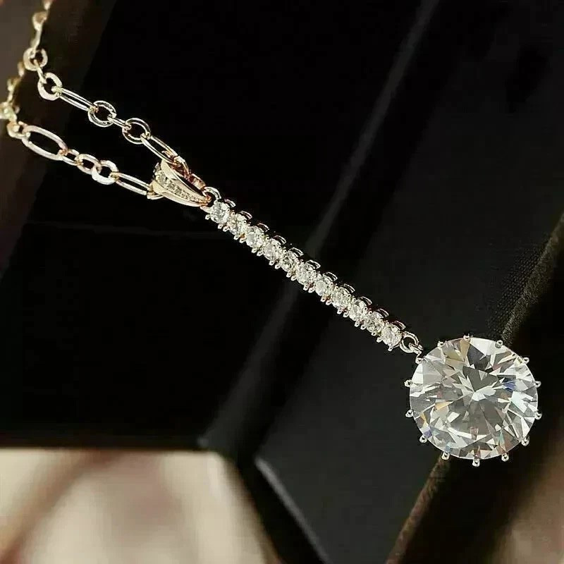 Pretty 2Ct Round Cut Simulated Diamond Women’s Pendant In 14K White Gold Plated