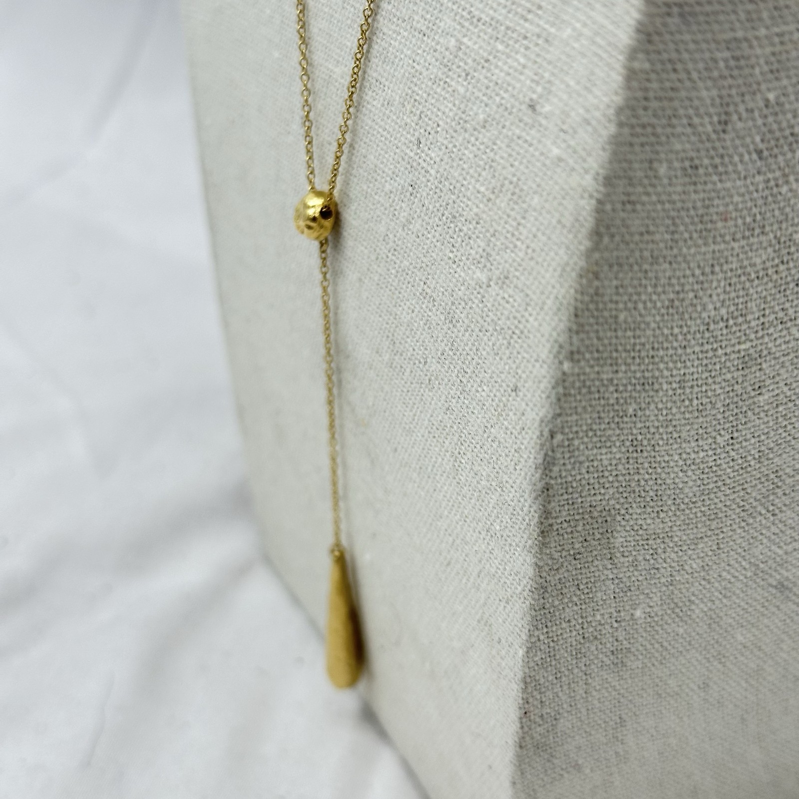 Agapee Womens Stilla Lariat Sliding Pendant Necklace 18K Gold Plated Brass 17″