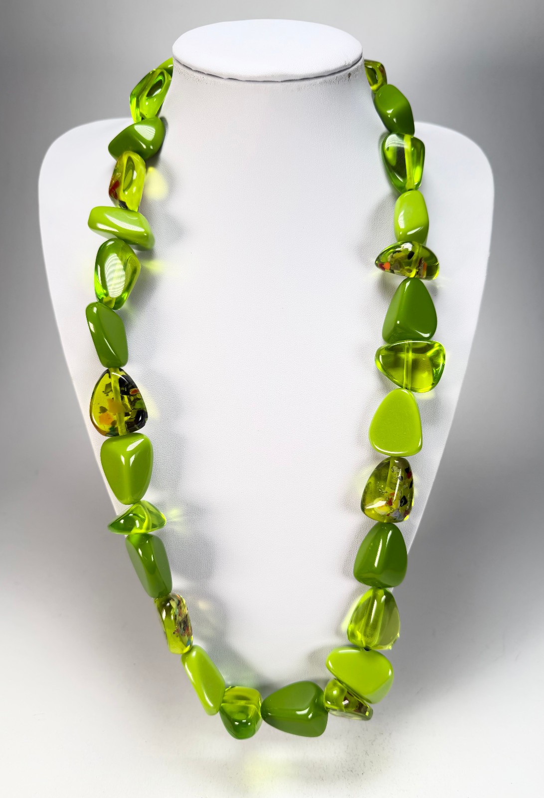 Jackie Brazil “Diamonds Green / Transparent Flintstone Bone 80cm Necklace N0080