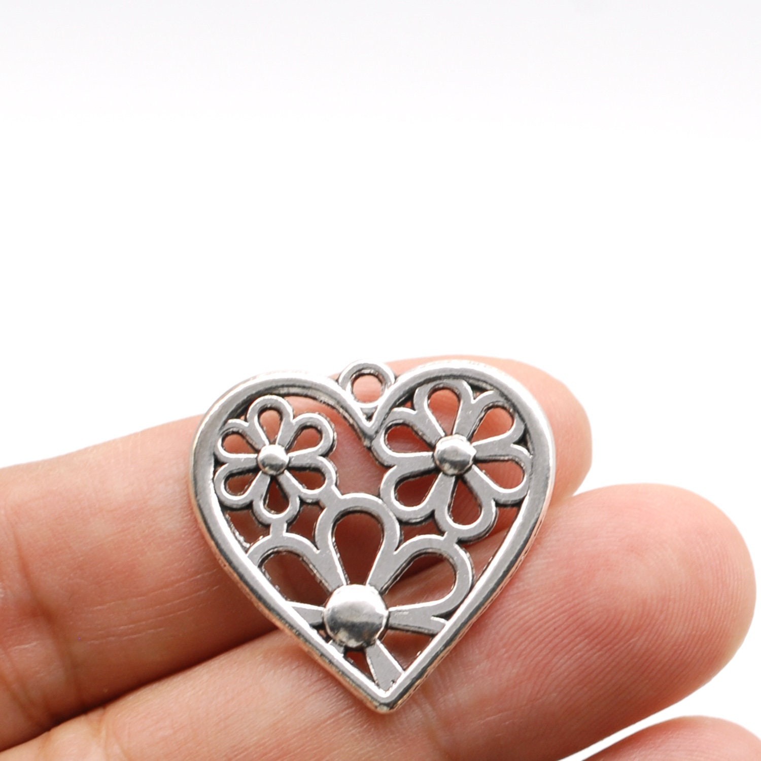 8/20PCS Silver Tone Cutout FLOWER HEART Charm Pendant 28X28mm JHS480-1873