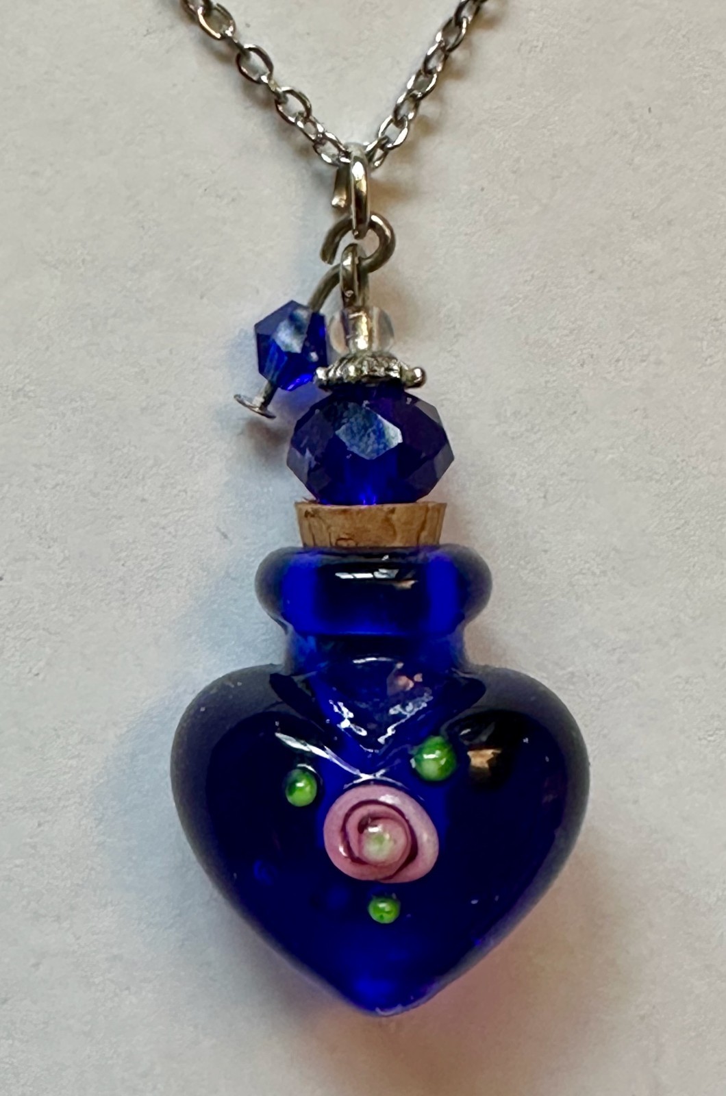 VASE URN CORK & TOPPER BLUE GLASS FLOWER PENDANT 1 1/2″ NECKLACE 24″ STEEL READ