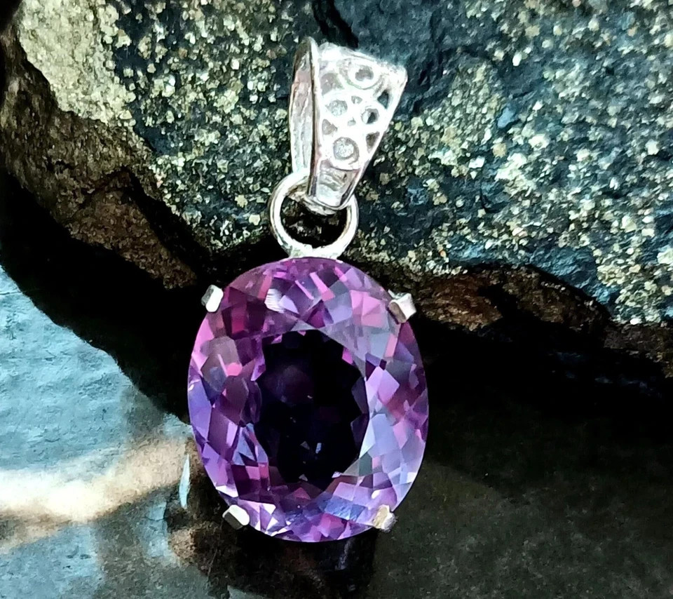 Natural Alexandrite Pendant Bi-Color Gemston,925 Sterling Silver Pendant 28 Ct