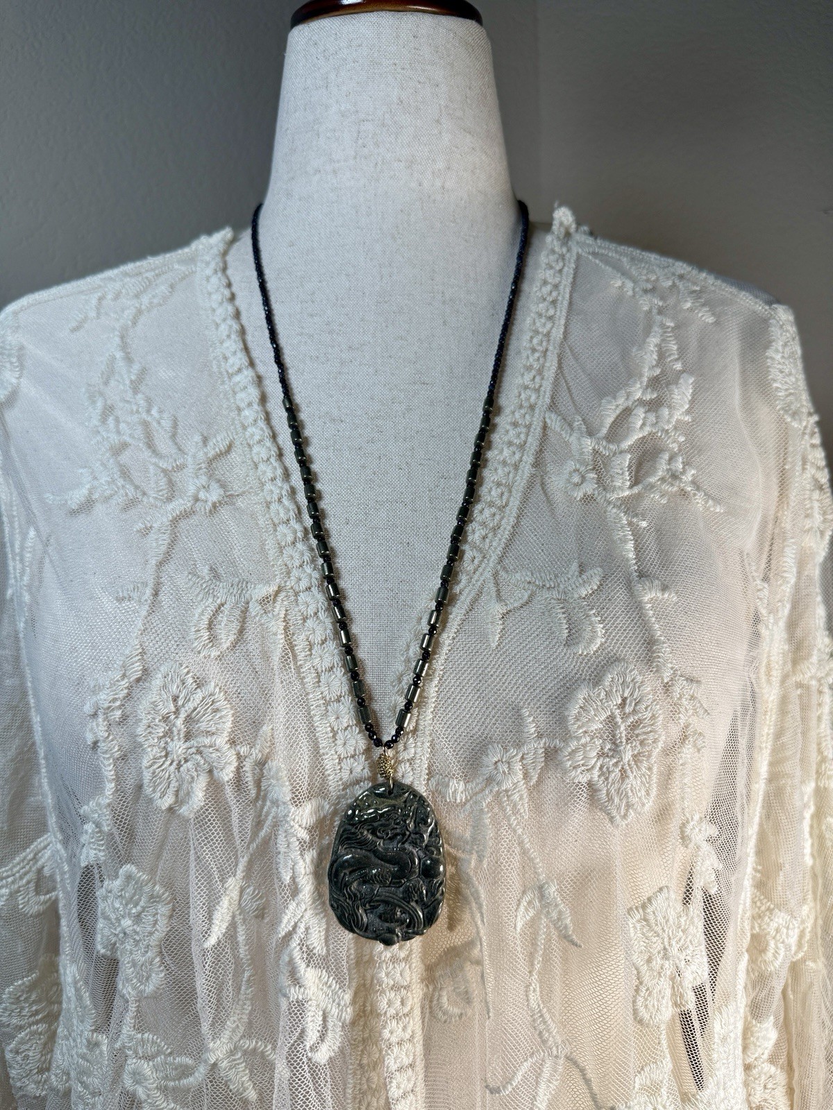 Dragon Pendant Necklace Black/Grey – Estate