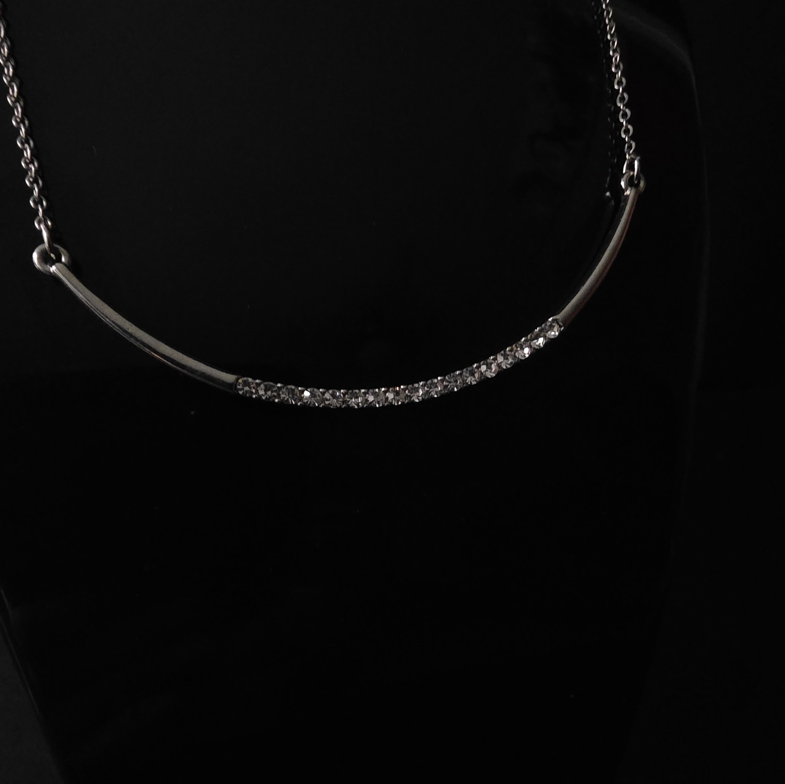 Unbranded Silver Tone Curved Smile Bar Necklace Pave Crystal 18″ Non-Magnetic