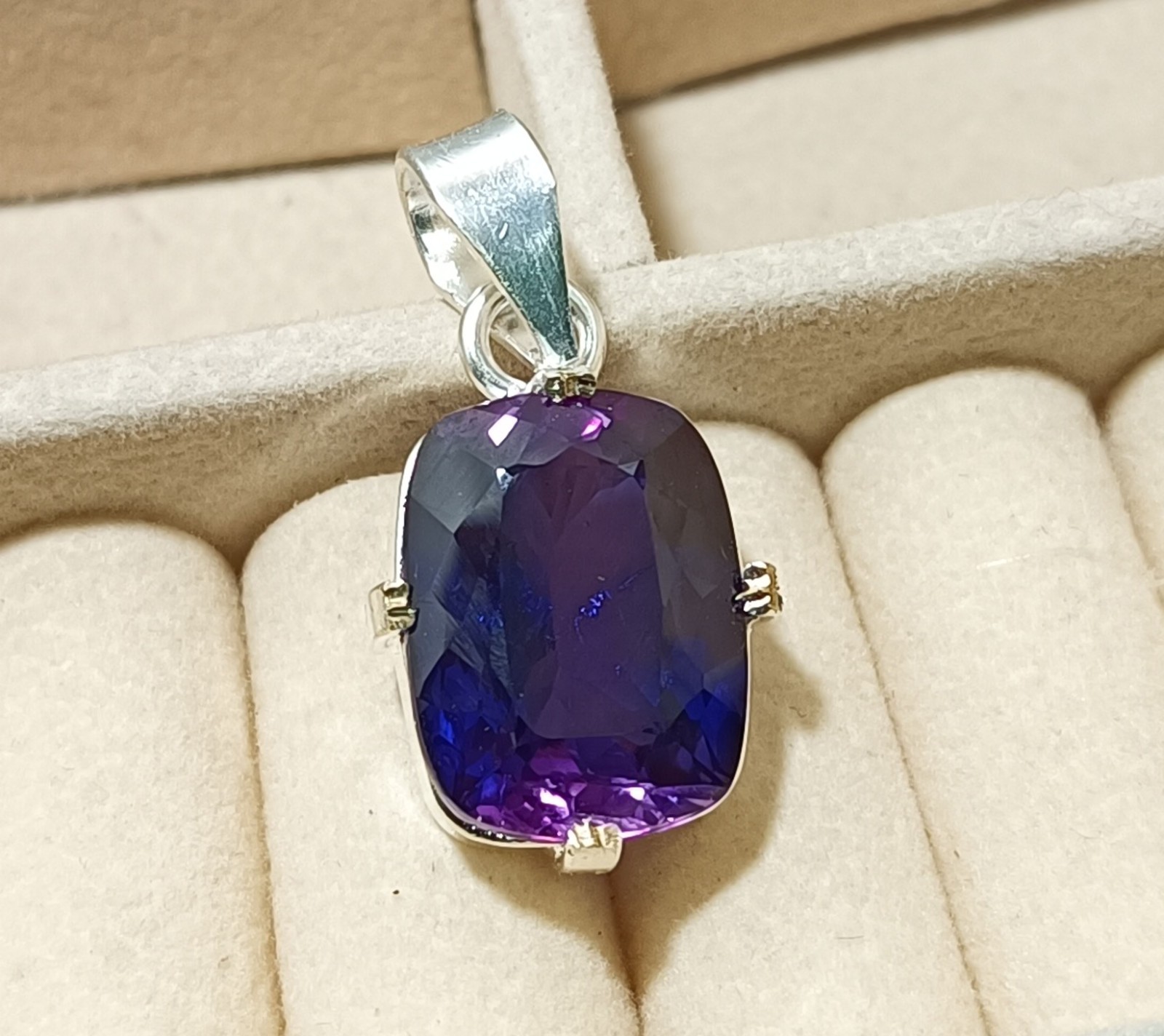 Natural 27.15 CT Color Change Alexandrite Certified Gemstone Pendant 925 Silver