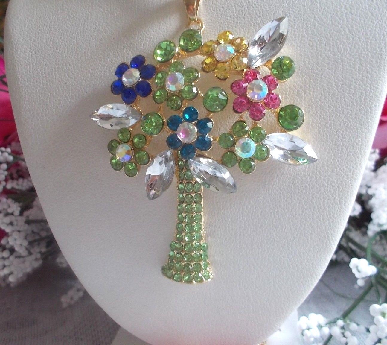BETSEY JOHNSON LOVELY GREEN VASE WITH FLOWER BOUQUET PENDANT CHAIN NECKLACE