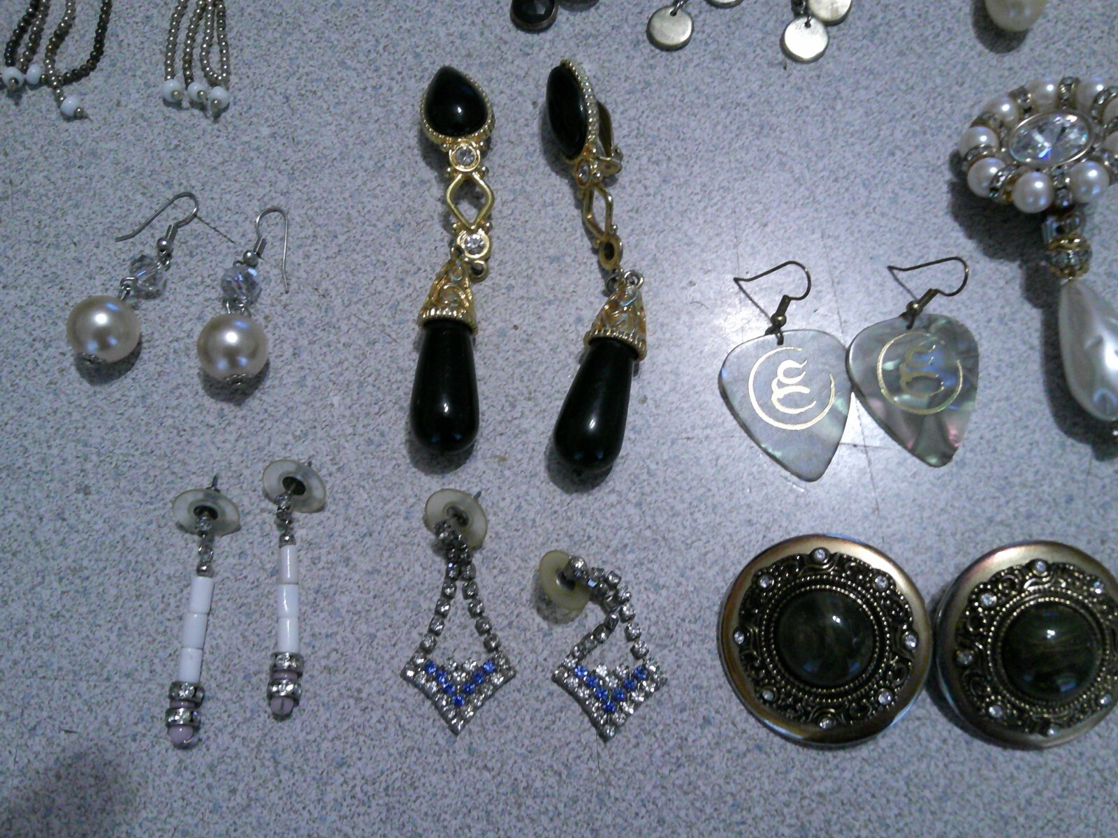Lot of 15 Womens Fashion Earrings all in good used condition