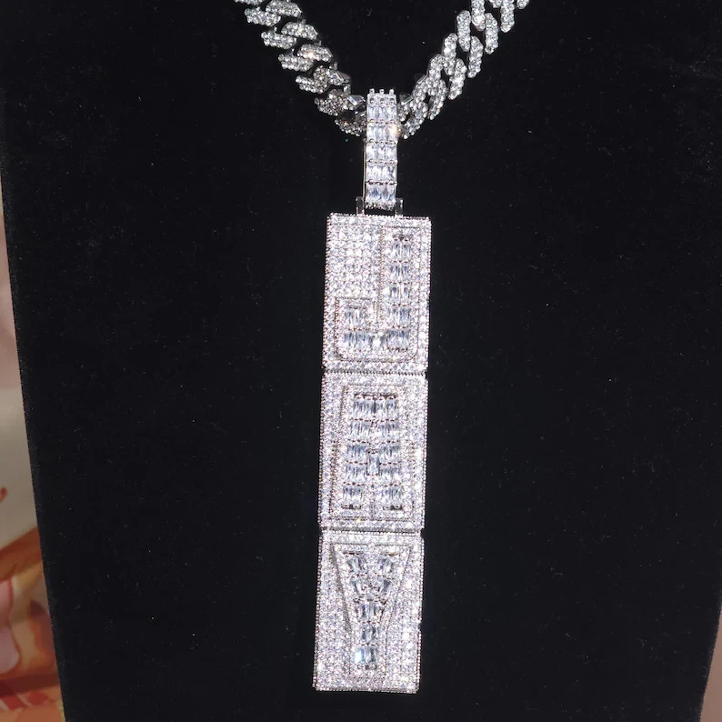 14K White Gold Plated Personalize Vertical Letter Pendant 6 Ct Simulated Diamond