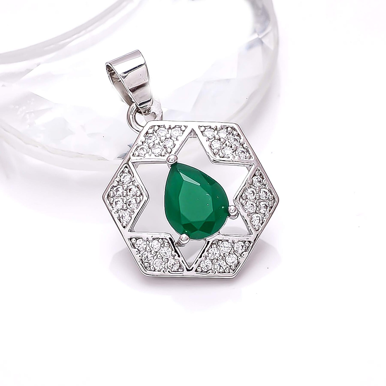 Emerald – Simulated & Cubic Zirconia Gemstone 925 Silver Pendant 1.00″ P47