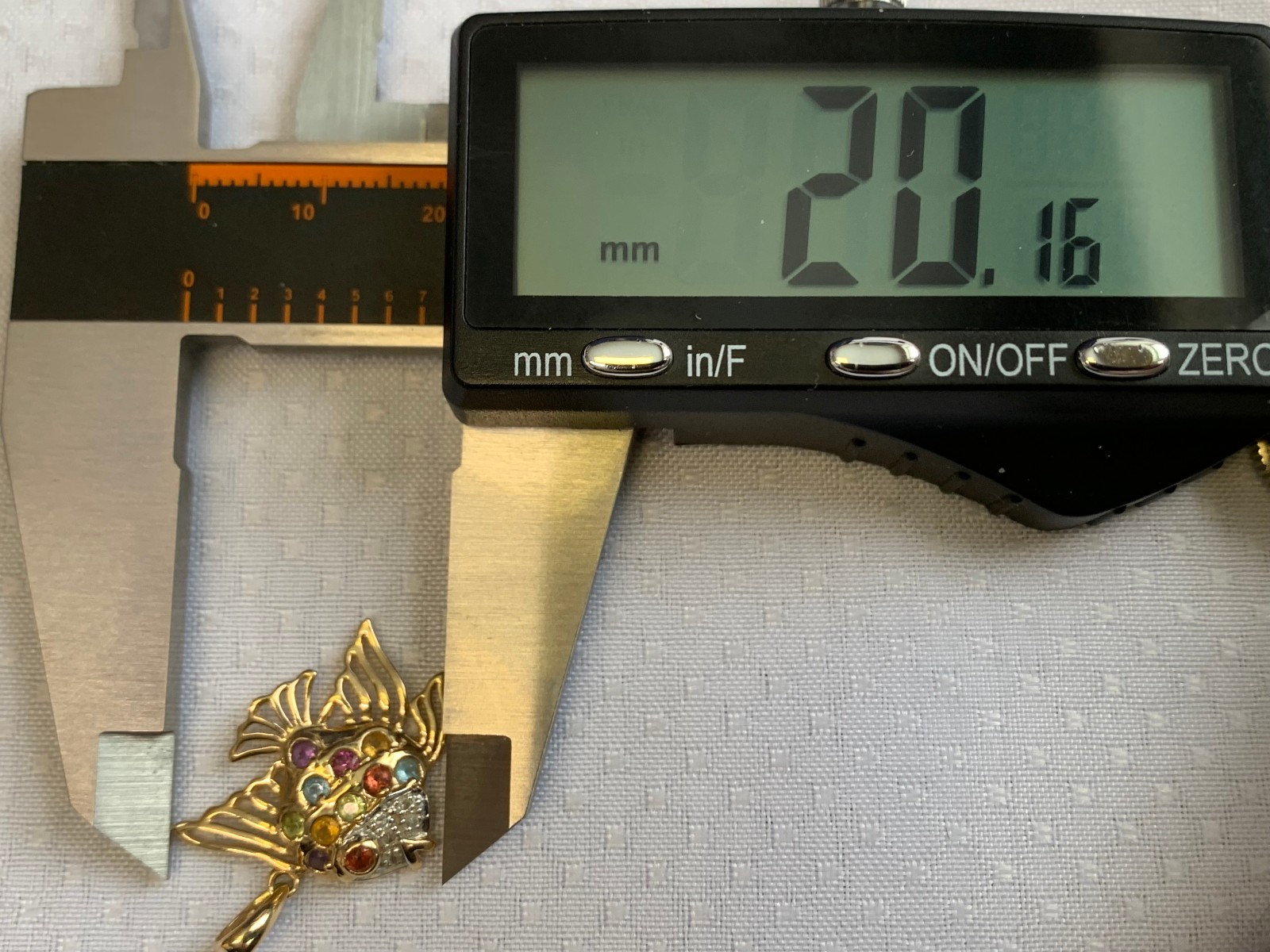 10K Yellow Gold Angel Fish Pendant 1.81g Jewelry Multicolor Stones Charm *READ*