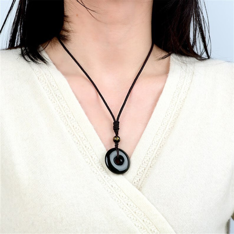Black Obsidian Round Buckle Pendant Healing Reiki Amulet Protection Necklace