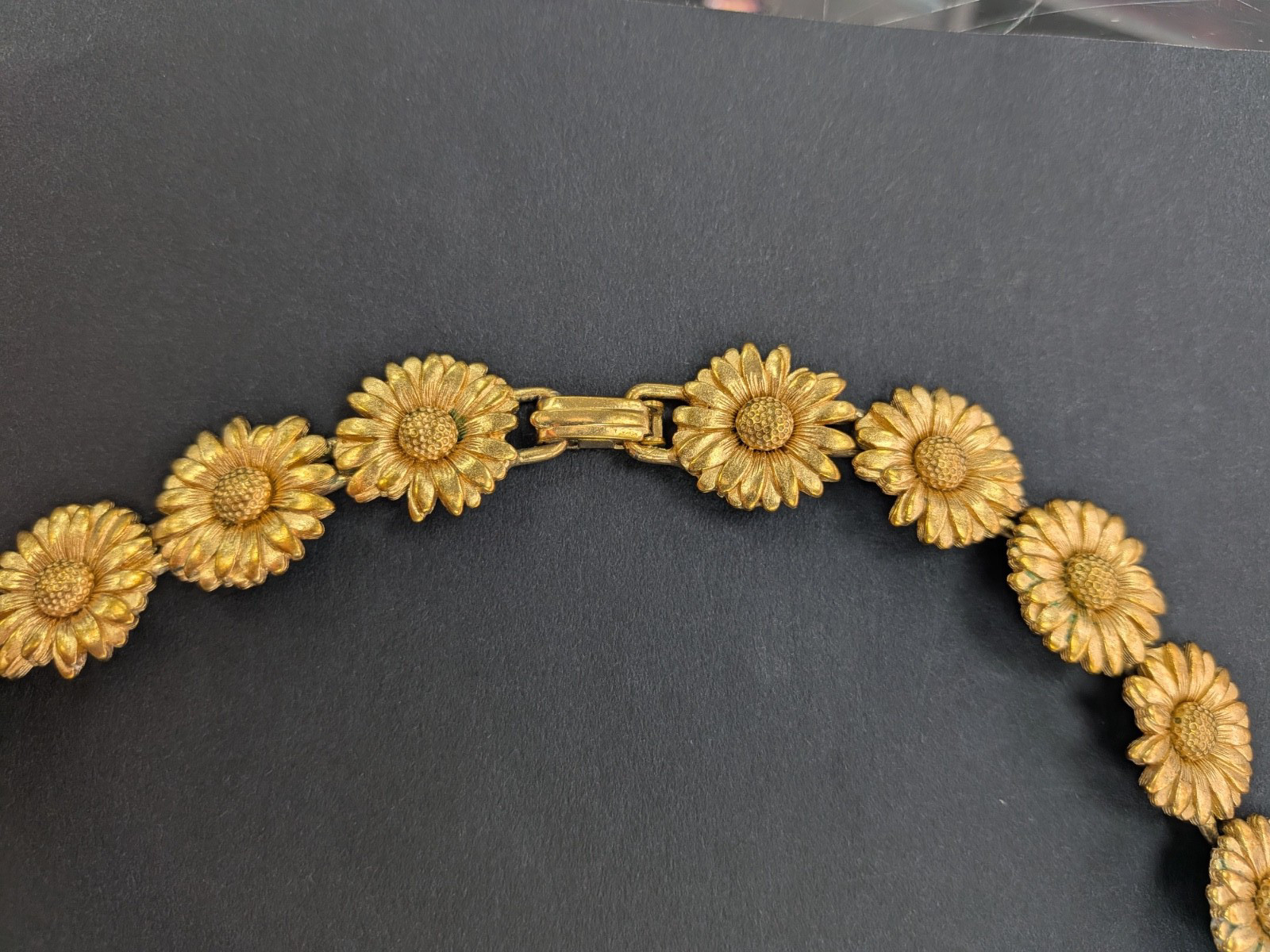 VINTAGE 1990’S? ESCADA FRENCH DESIGNER GOLD TONE ‘DAISY’ NECKLACE