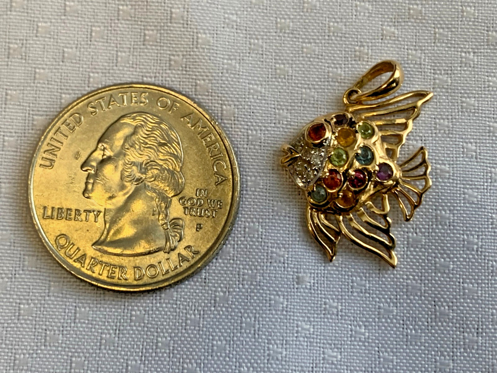 10K Yellow Gold Angel Fish Pendant 1.81g Jewelry Multicolor Stones Charm *READ*