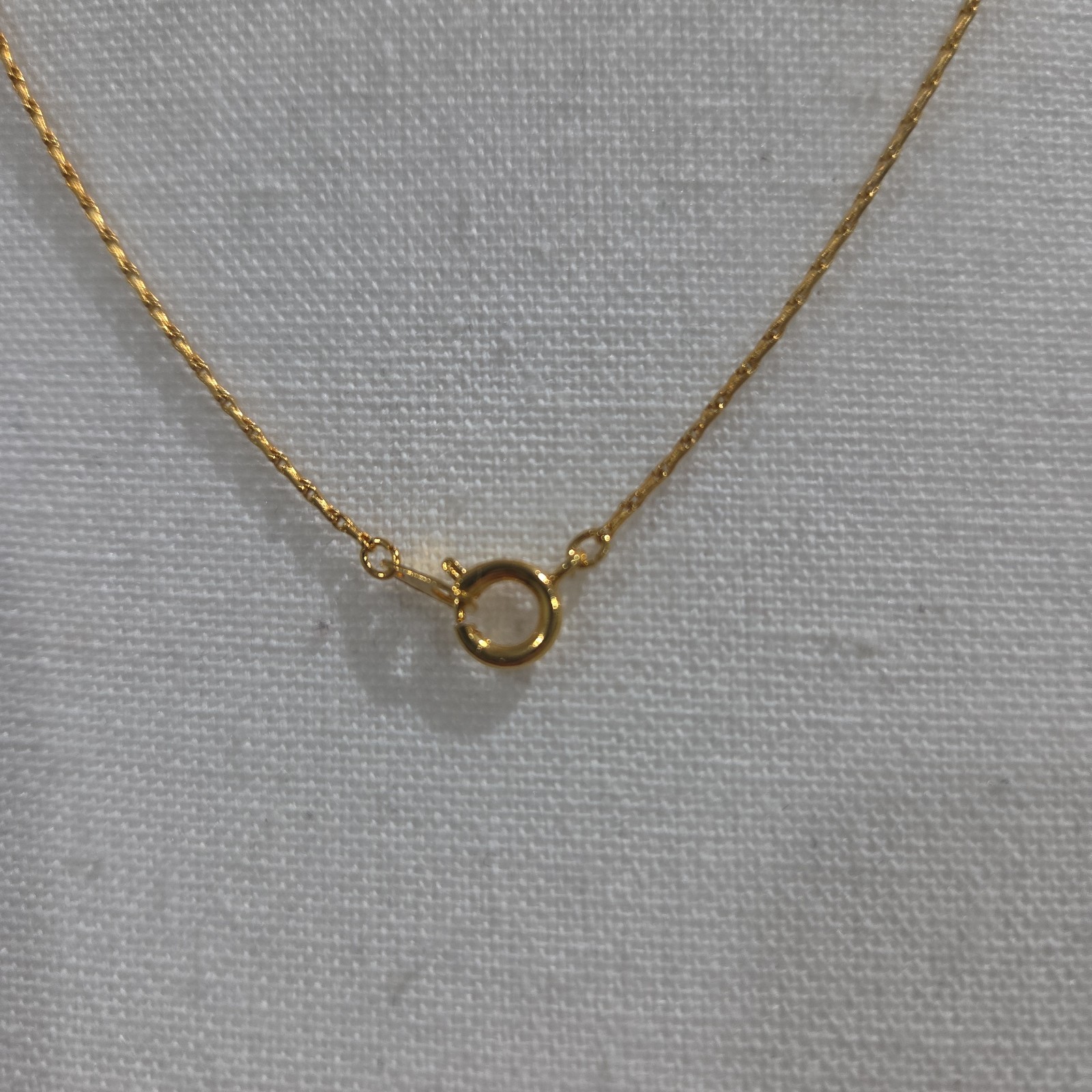 Unworn Vintage Faux Gold Emerald Horseshoe Necklace 25x17mm Pendant 50cm Chain