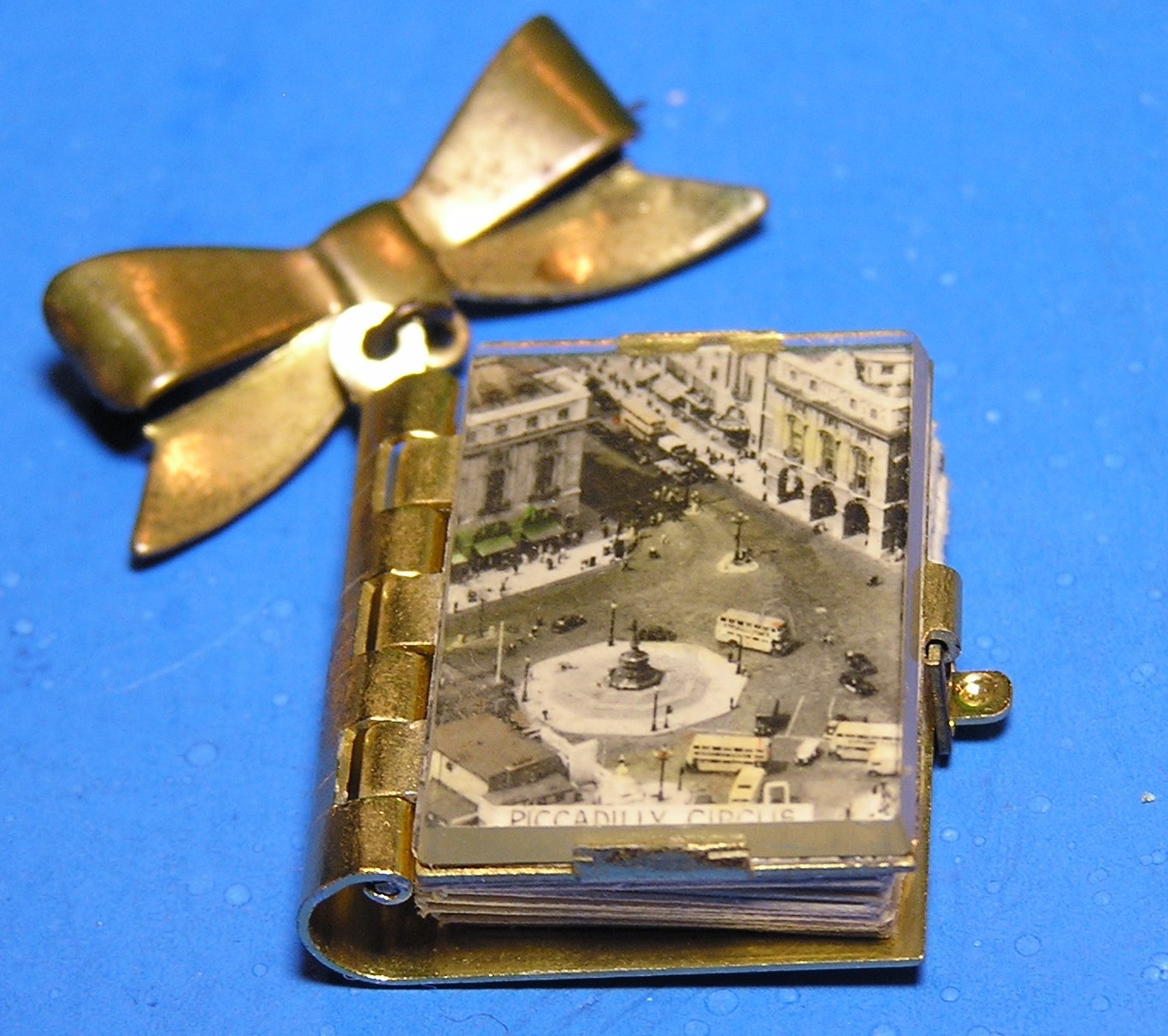 Souvenir Photo Locket London Tourist Mini Book Pendant Vintage Metal Jewelry