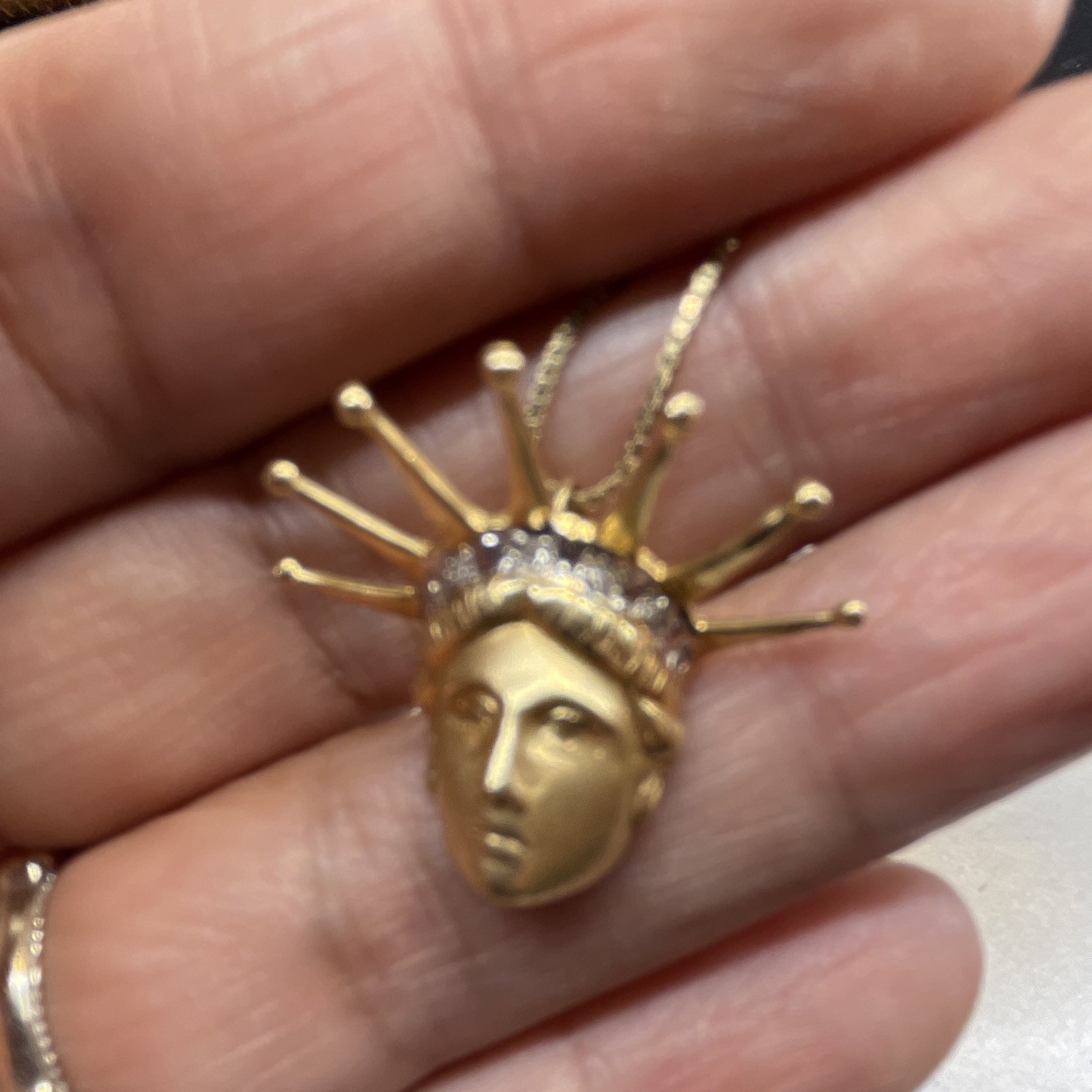 Gold Tone Statue of Liberty Head Charm Pendant Necklace, Box Chain, Rhinestone