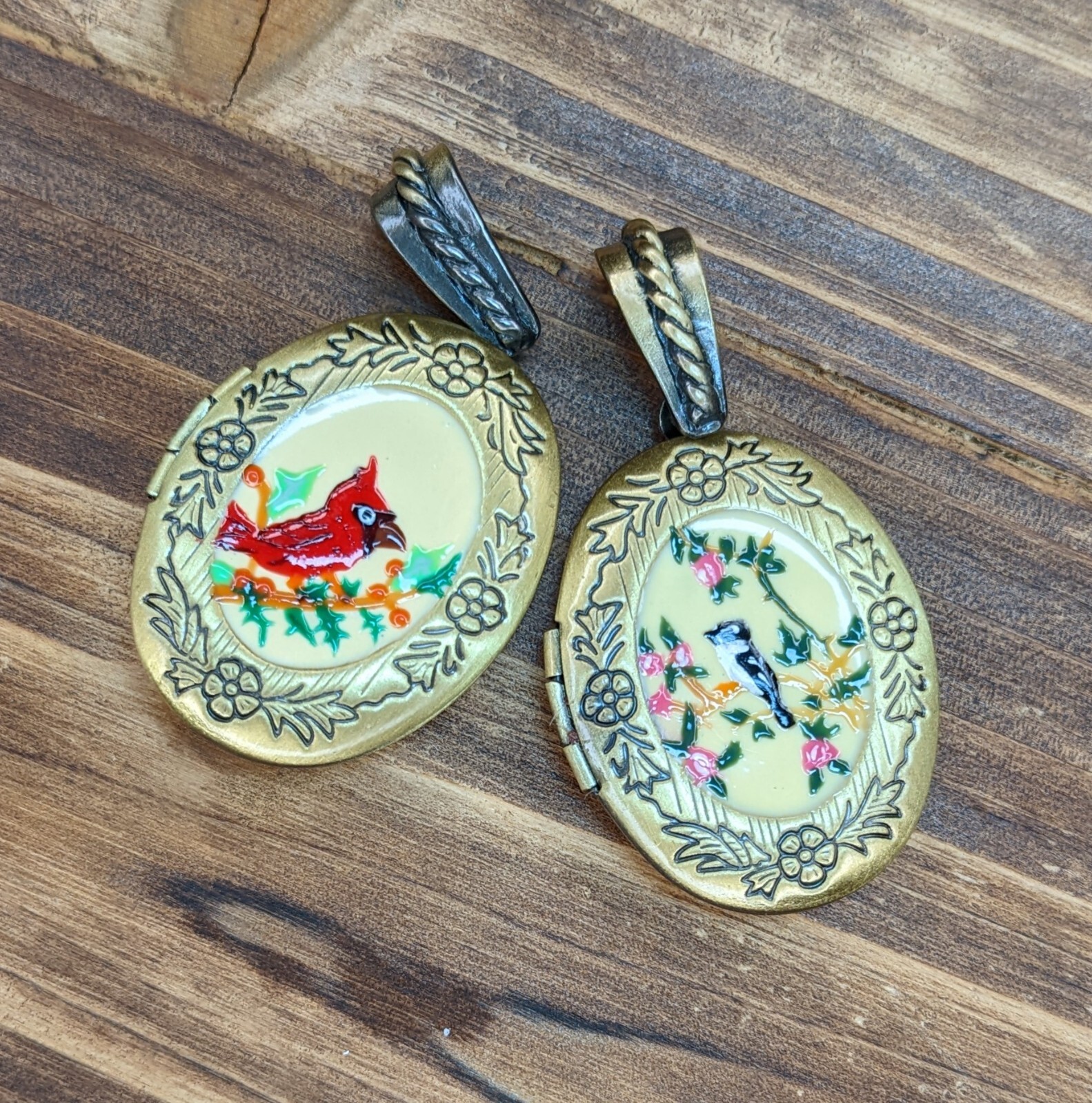 Hand Painted Bird Oval Locket Pendant Vintage Brass Floral Photo Frame Mix 4