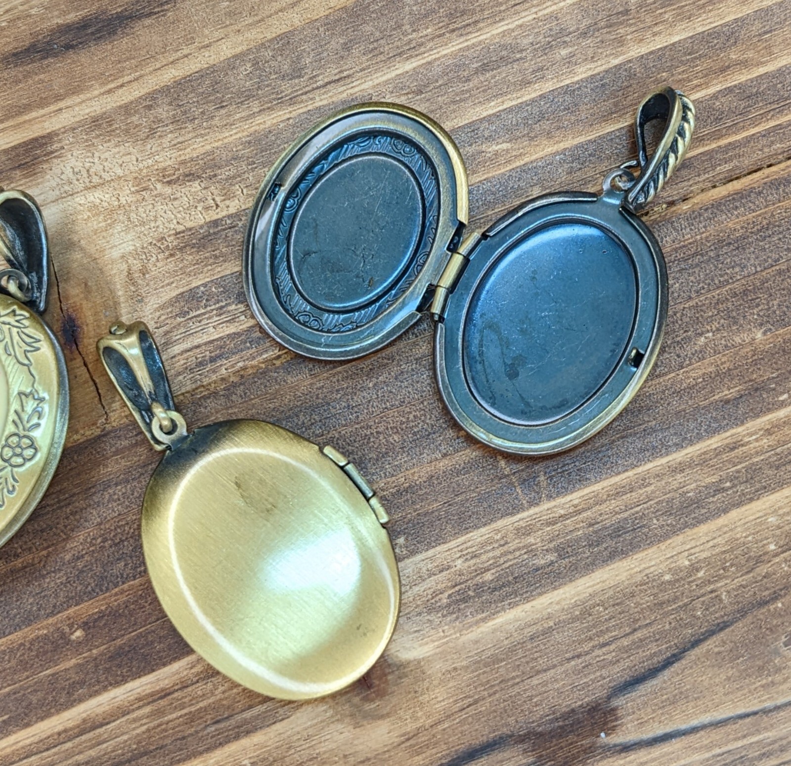Hand Painted Bird Oval Locket Pendant Vintage Brass Floral Photo Frame Mix 4