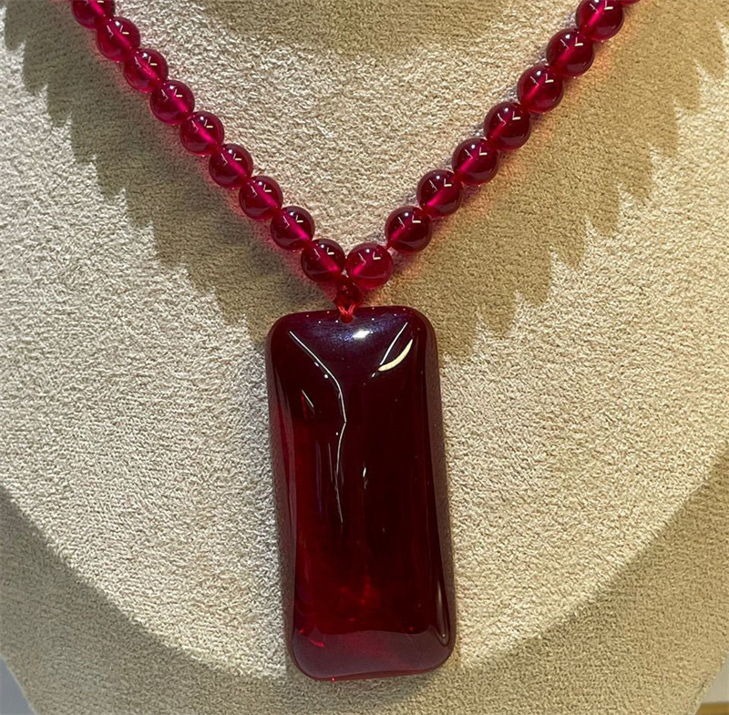 TOP QUALITY LAB-CREATED ROUND BEADS RUBY NECKLACE，EMERALD CUT PENDANT