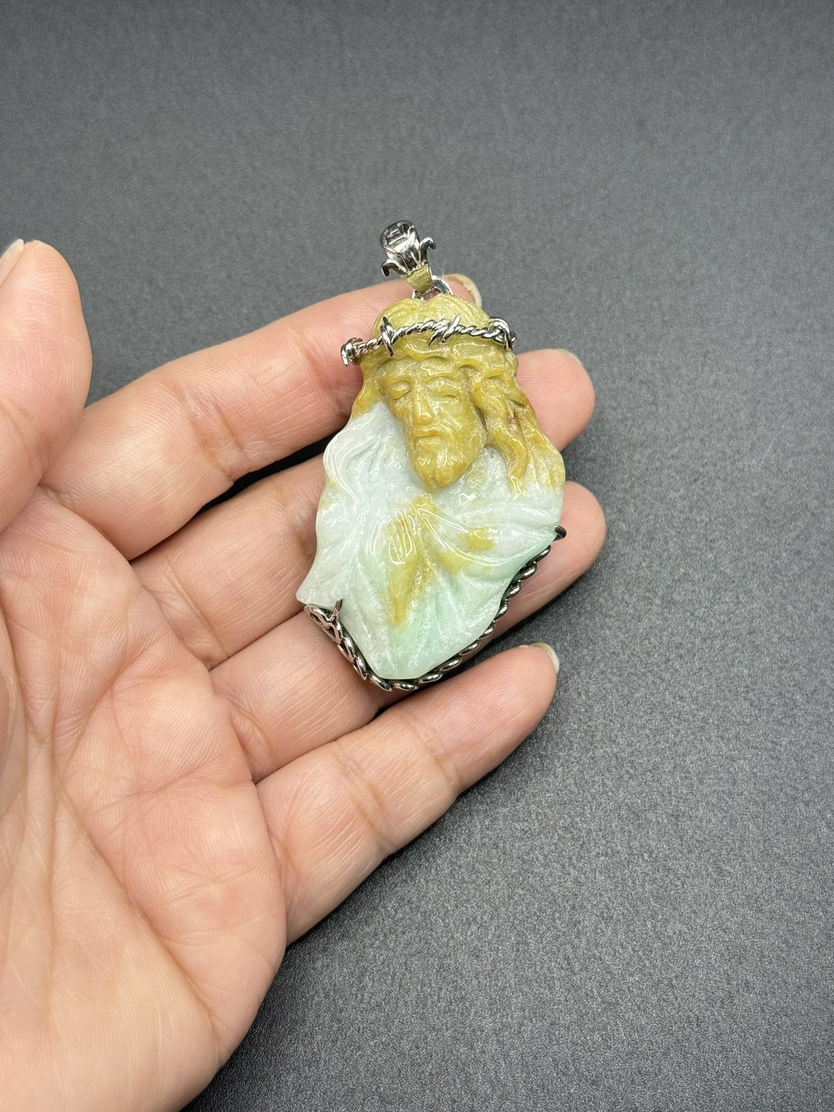 100% Natural Jade Jesus Pendant . 100% Natural Color. Mặt Chúa