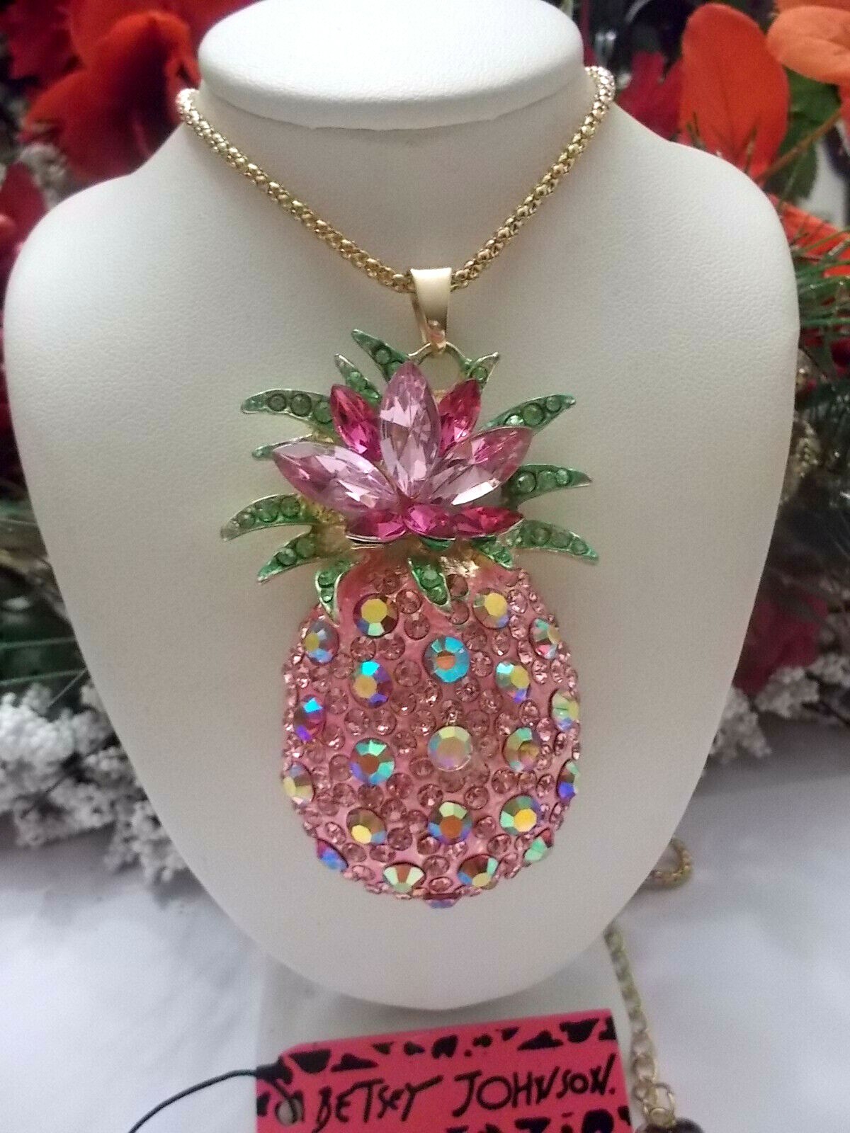 BETSEY JOHNSON SPARKLING LARGE PINK PINEAPPLE CRYSTAL PENDANT NECKLACE