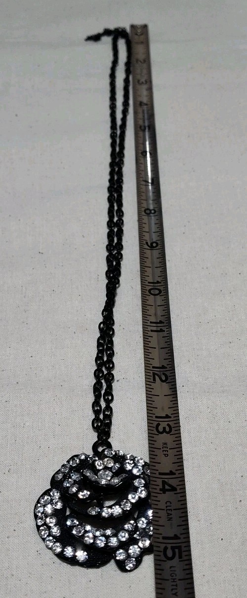 26 Inch Black With White Rhinestone Flower Bloom Necklace D8