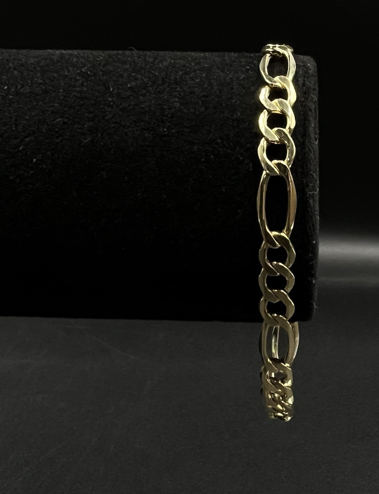 8” 10K Hollow Yellow Gold Diamond Cut Figaro Bracelet | 4.86g | 6.4mm | Lobster