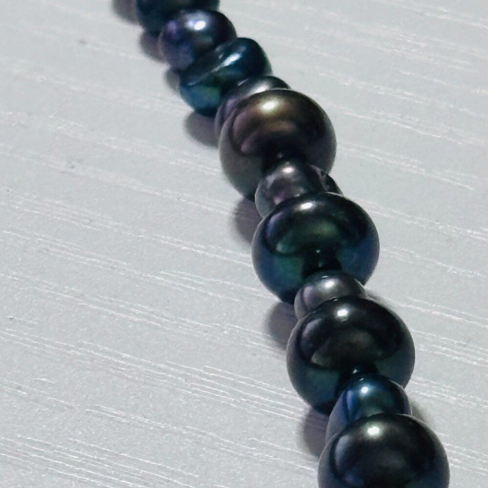 Black Peacock Pearl Beaded Necklace 18” Iridescent Classic
