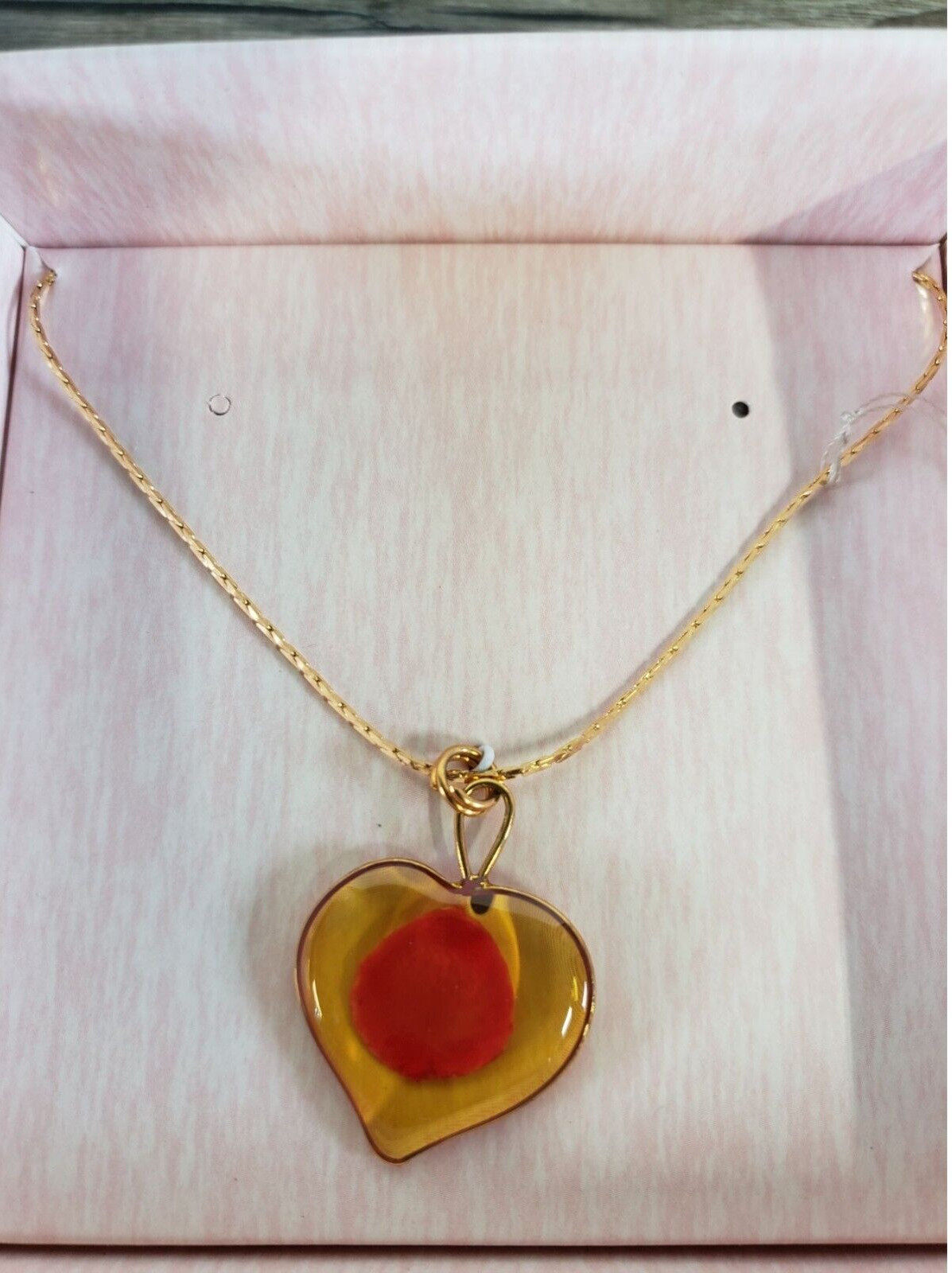 THE ROSE LADY HEART NECKLACE WITH A ROSE PETAL GOLD TONE CHAIN & TRIM NEW