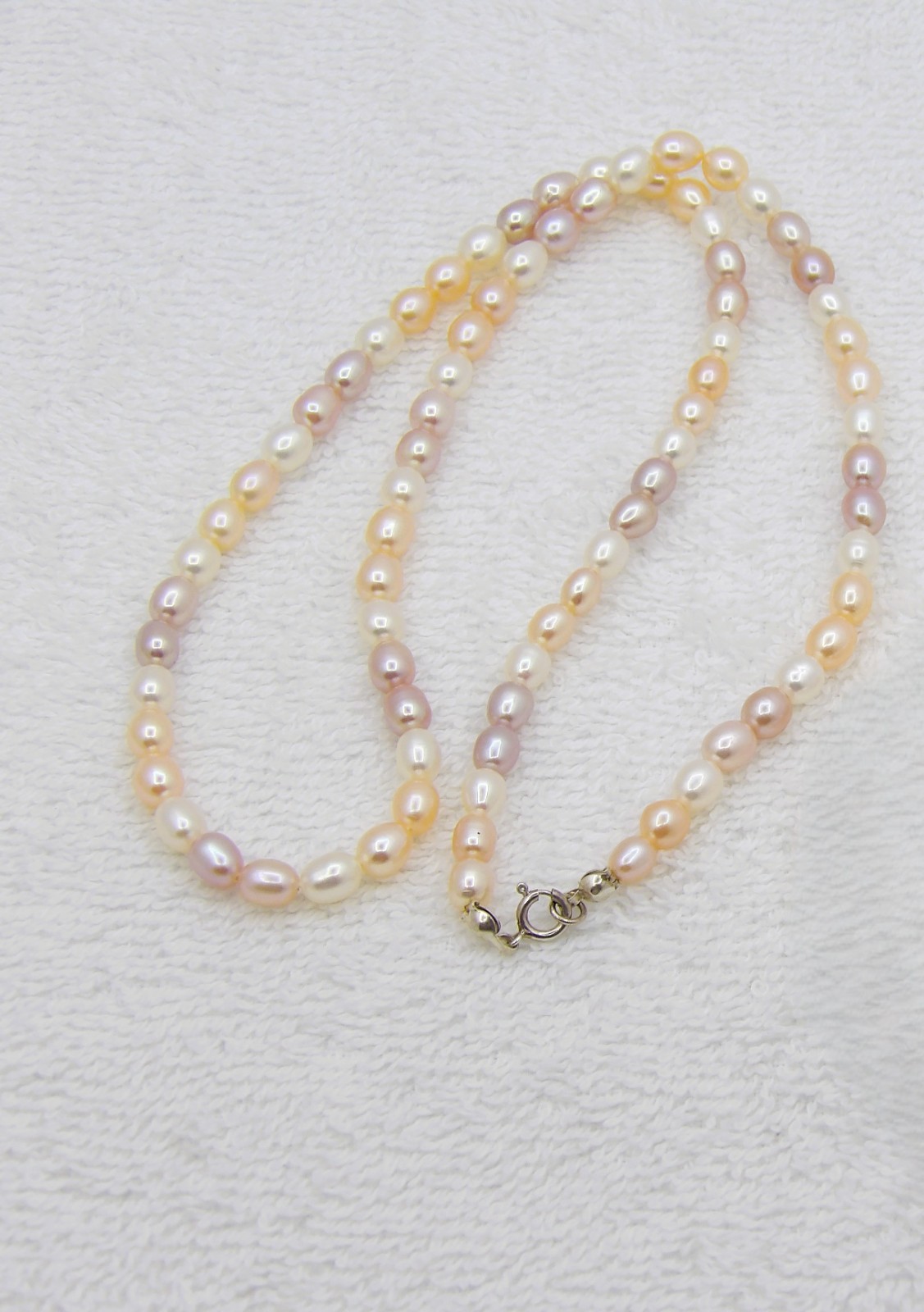 19.5 inches long Genuine HQ Rice Freshwater Pearl Necklace NK816C