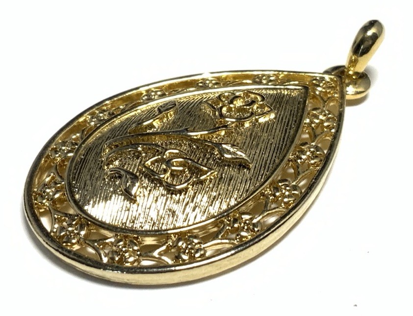 Gold Tone Rose Pendant LP110