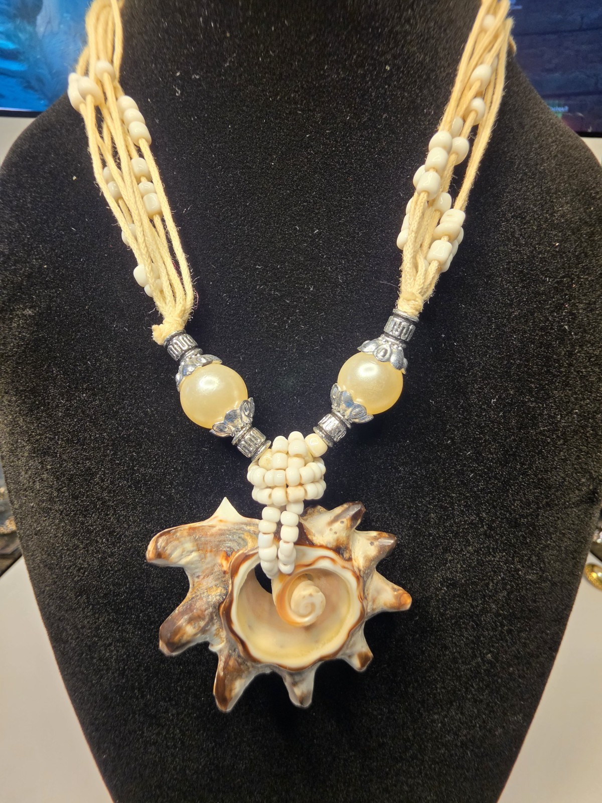 Conch Crown Shell Necklace