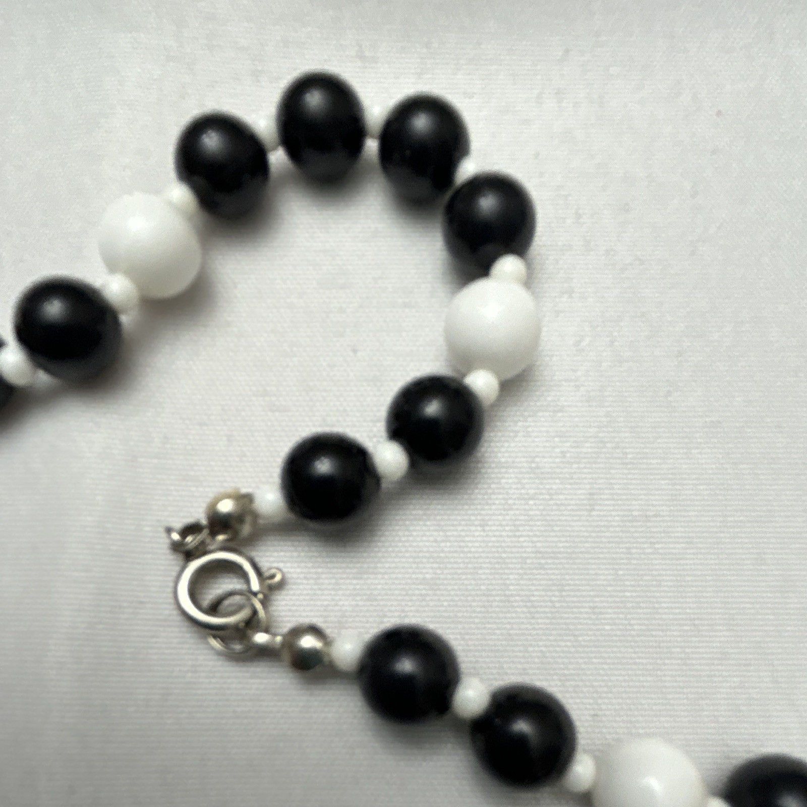 Black & White Round Plastic Beaded Necklace, Ball/Bead Chain, Spring Ring
