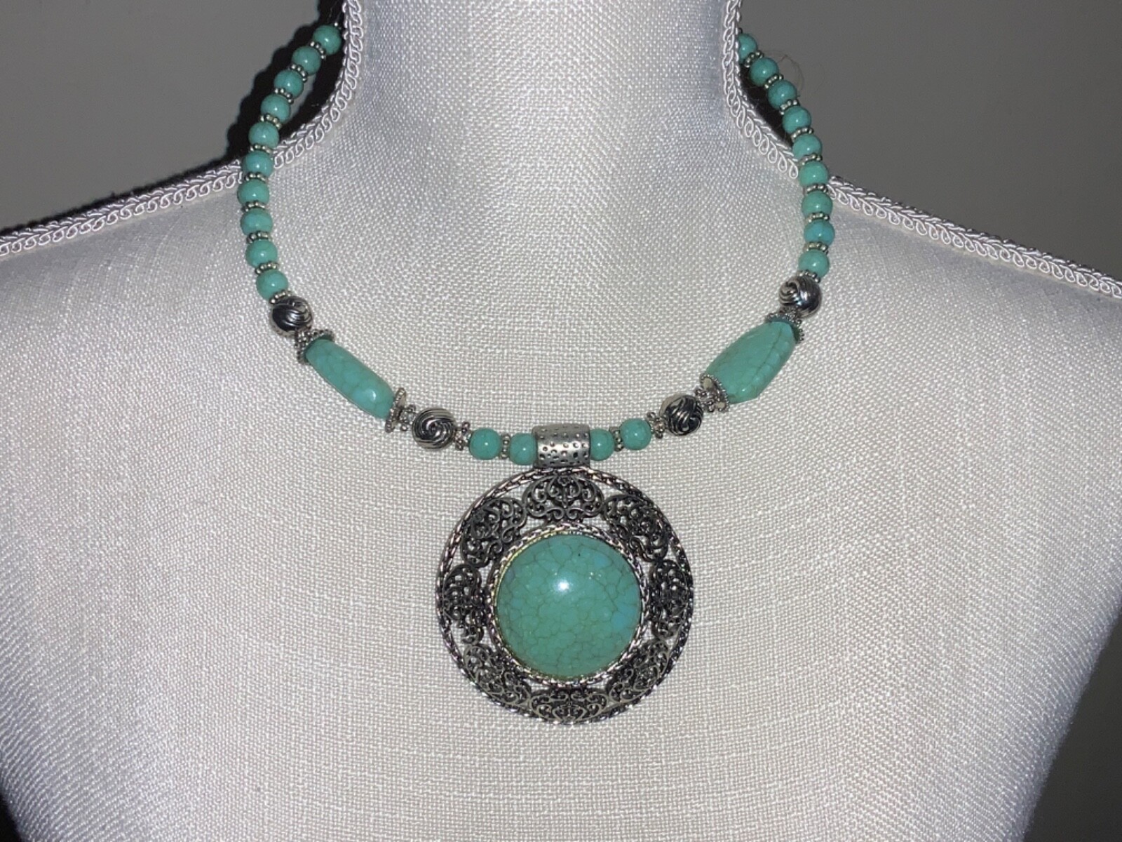 🌸 Ladies Silver Faux Turquoise Bead Pendant Collar Necklace (N6) 🌸