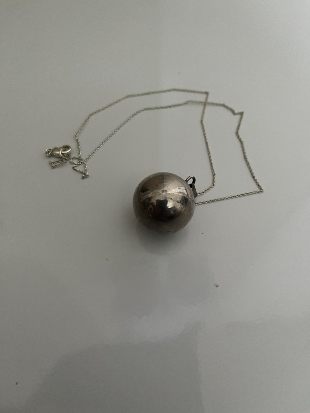 SILVER TONE HARMONY BALL NECKLACE ANGEL CALLER CHIME PENDANT 18″ CHAIN UNMARKED
