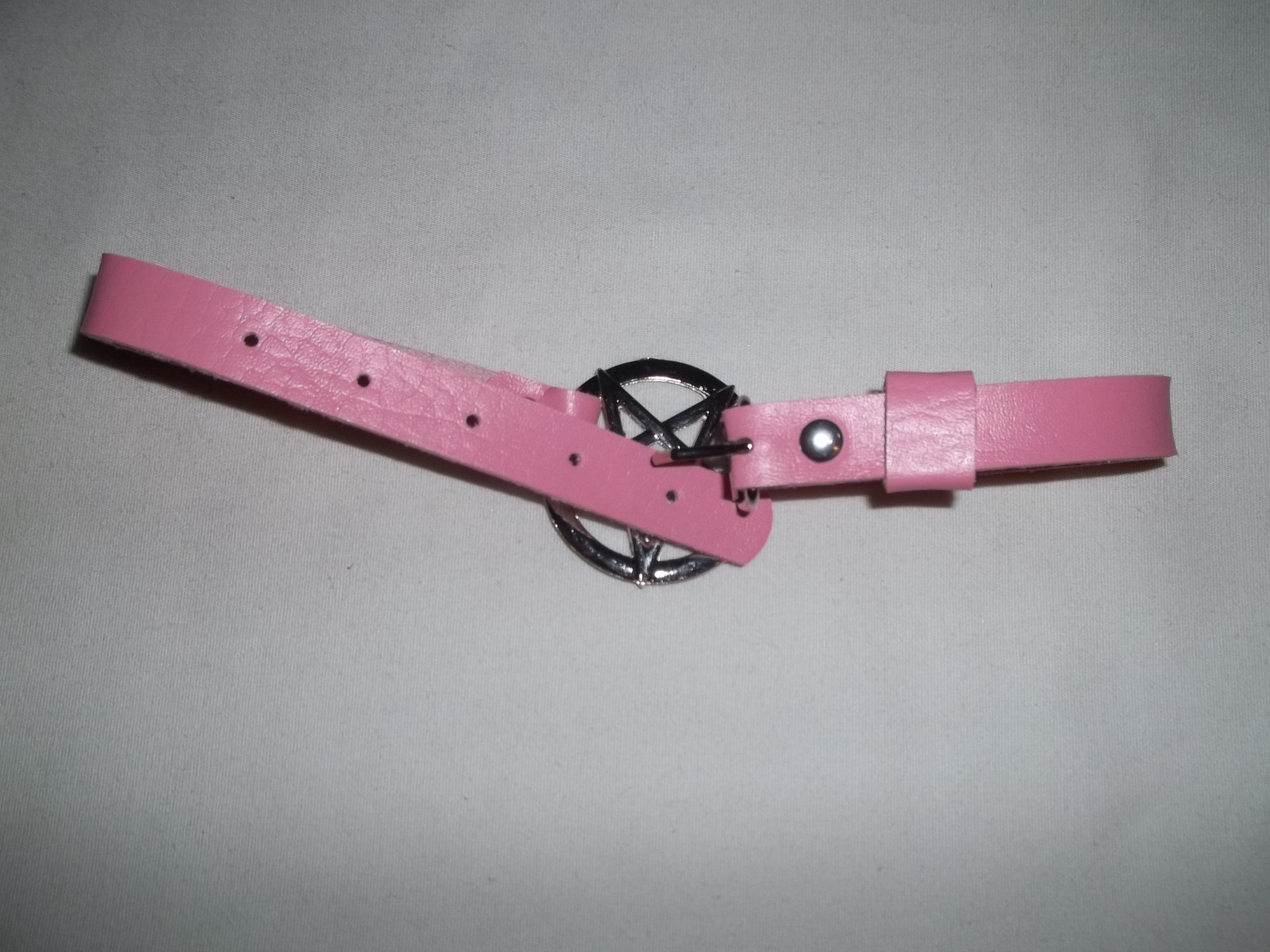 Faux leather pentagram choker pink nip goth